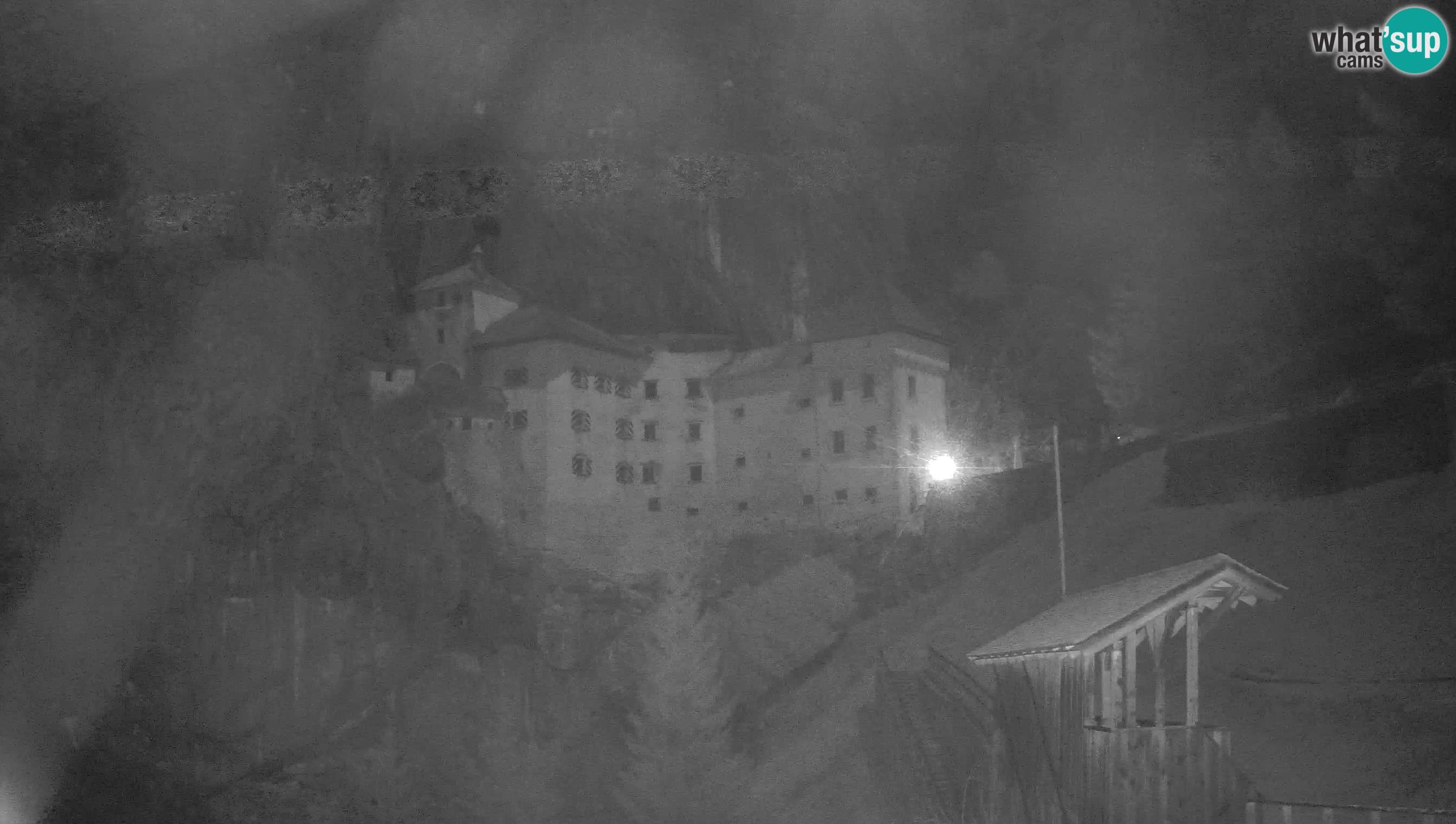 Spletna kamera Predjamski grad – Grad Predjama – Postojna