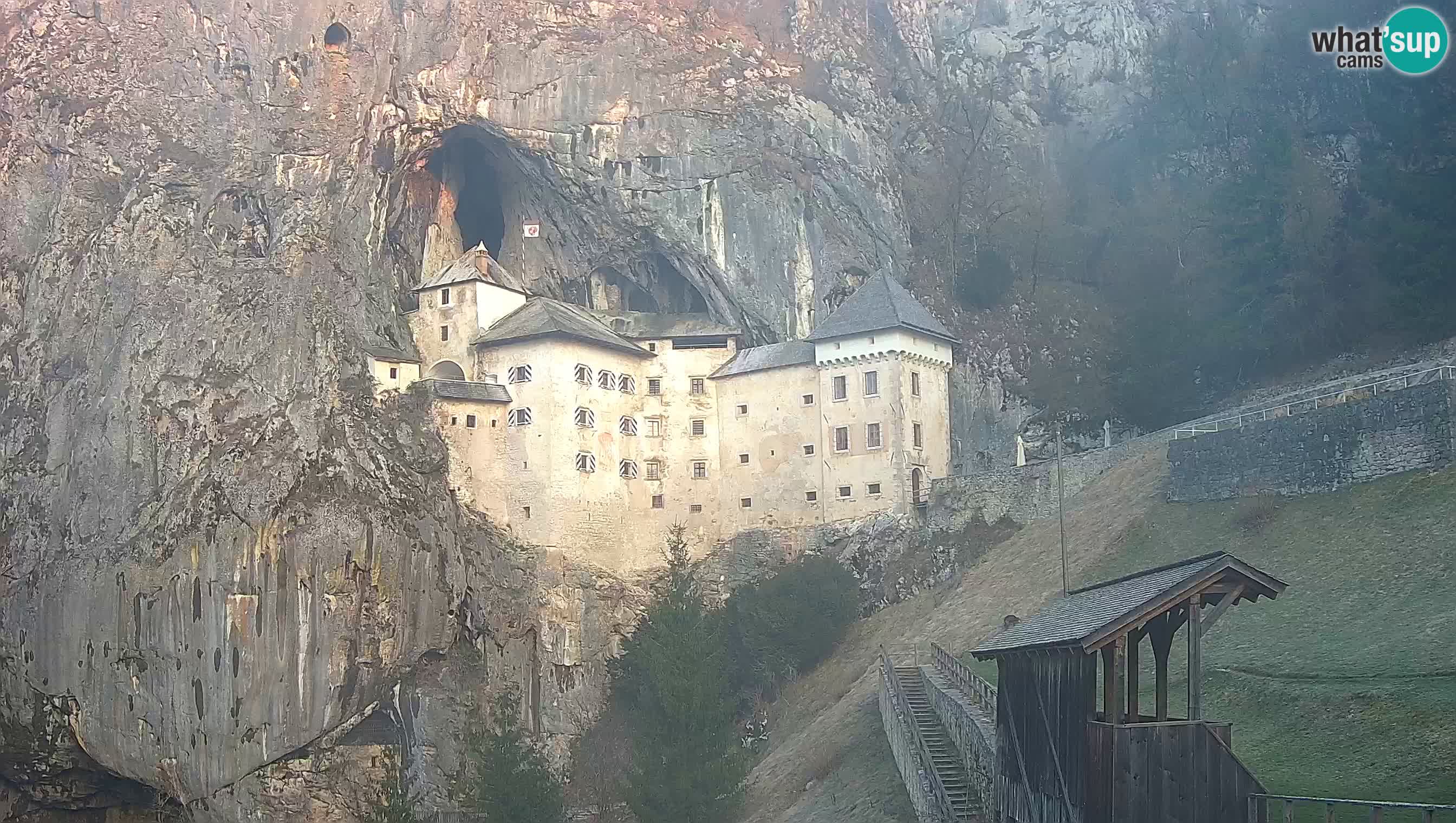 Live Webcam Grad Predjama – Château de Predjama – Postojna – Slovénie