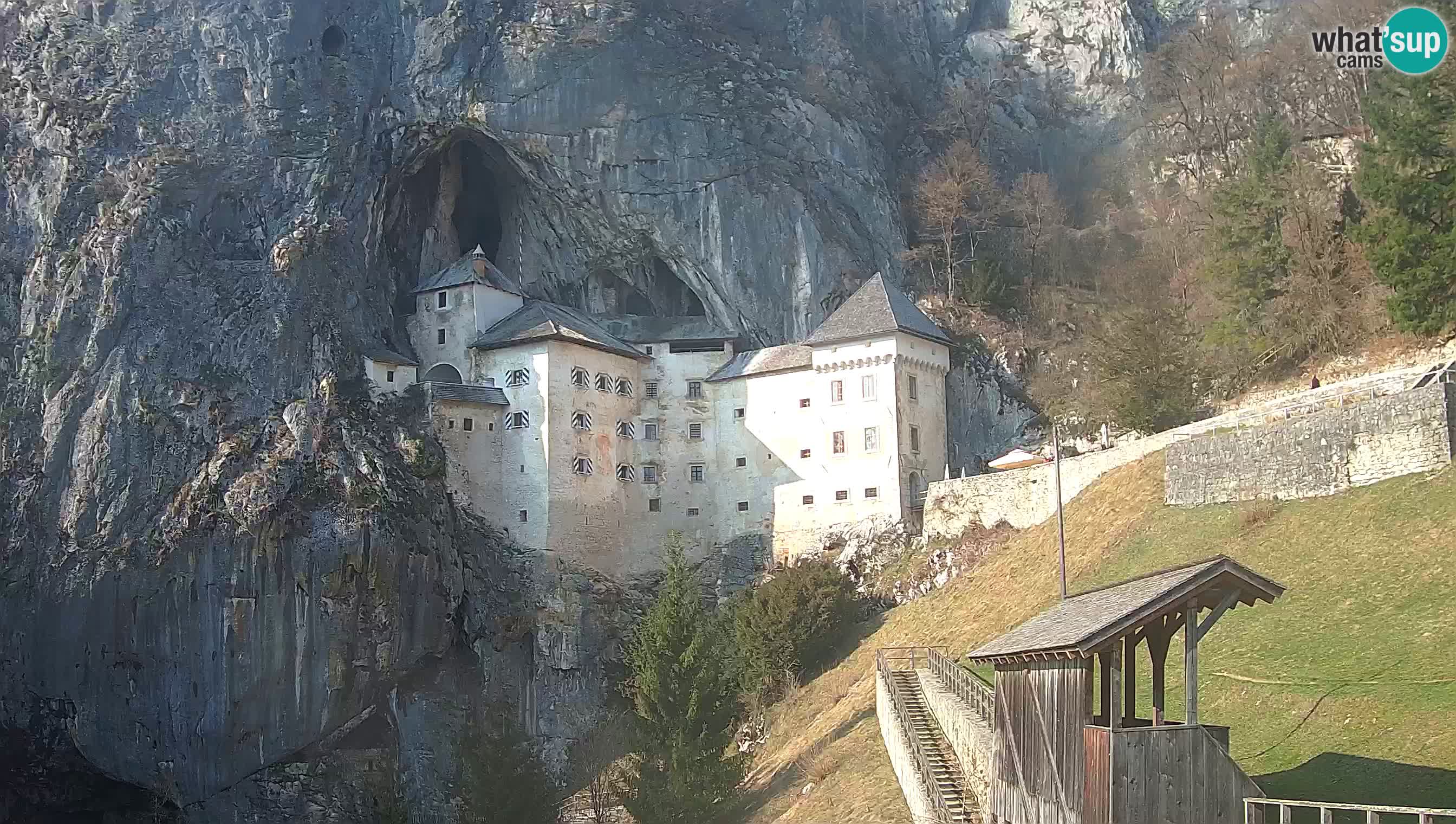 Live Webcam Höhlenburg Predjama – Postojna – Slowenien