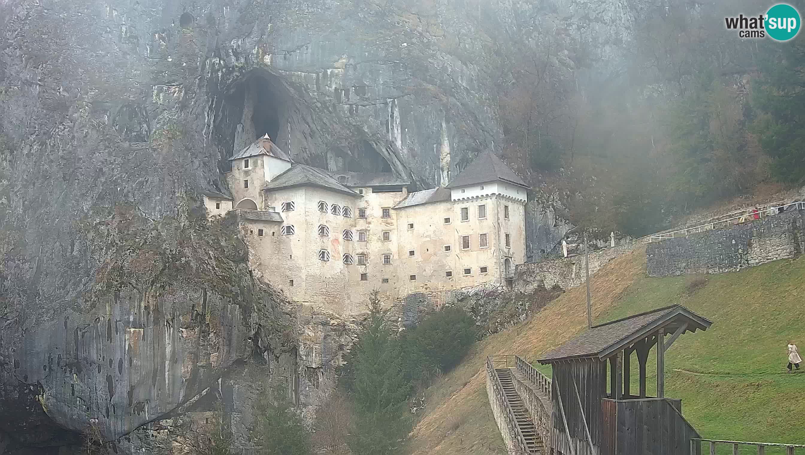 Spletna kamera Predjamski grad – Grad Predjama – Postojna