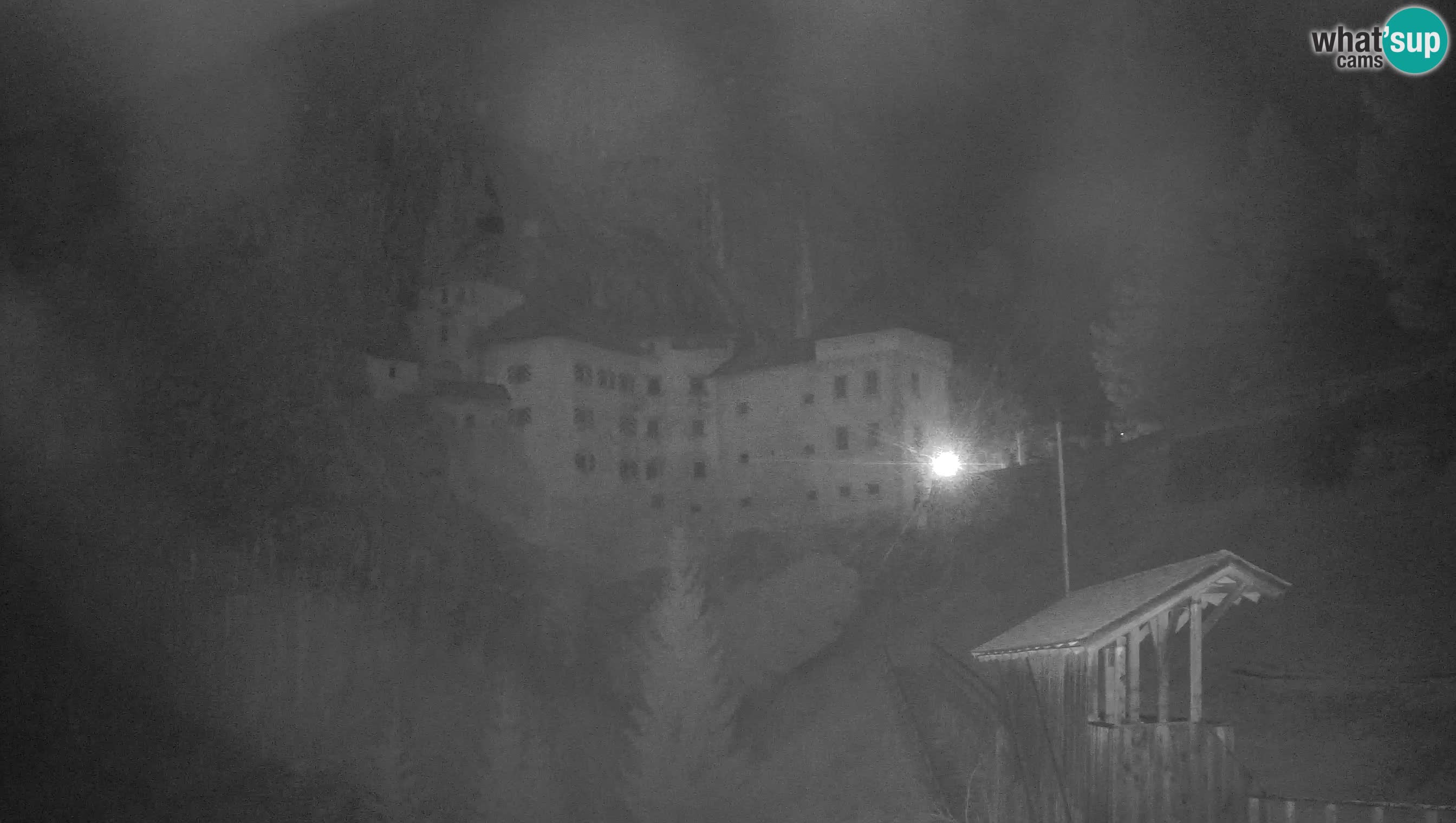 Spletna kamera Predjamski grad – Grad Predjama – Postojna