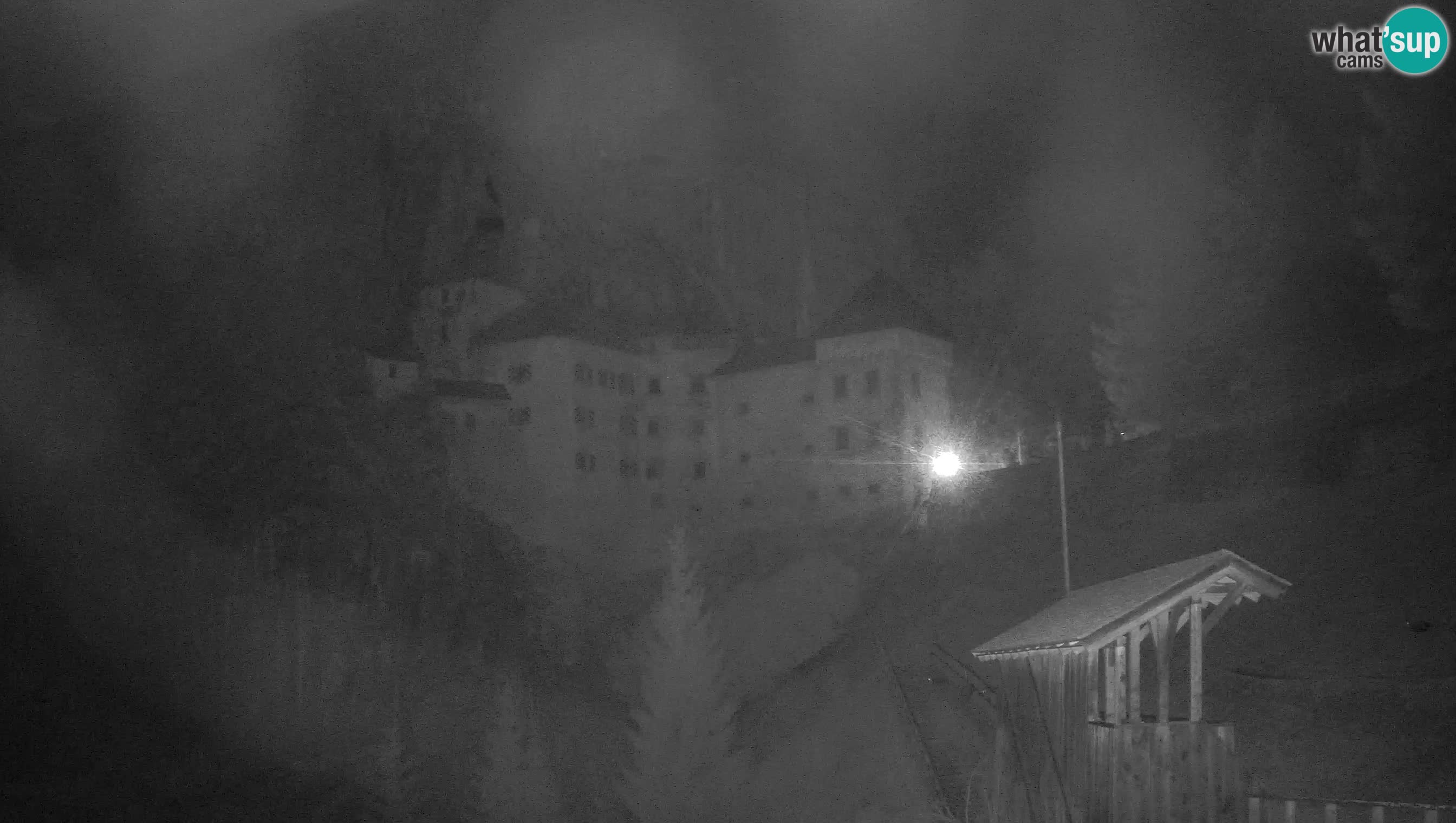 Spletna kamera Predjamski grad – Grad Predjama – Postojna