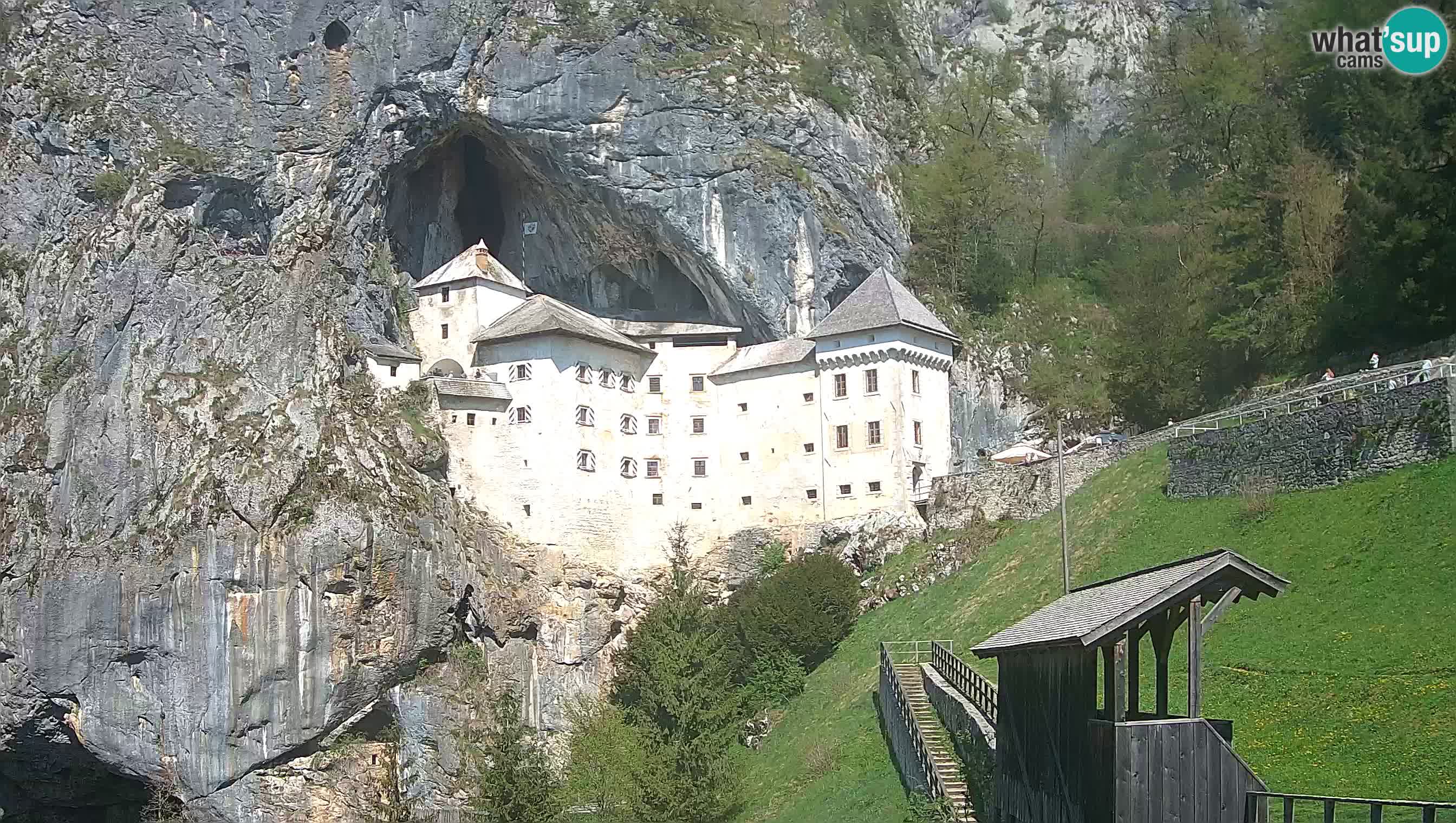 Spletna kamera Predjamski grad – Grad Predjama – Postojna