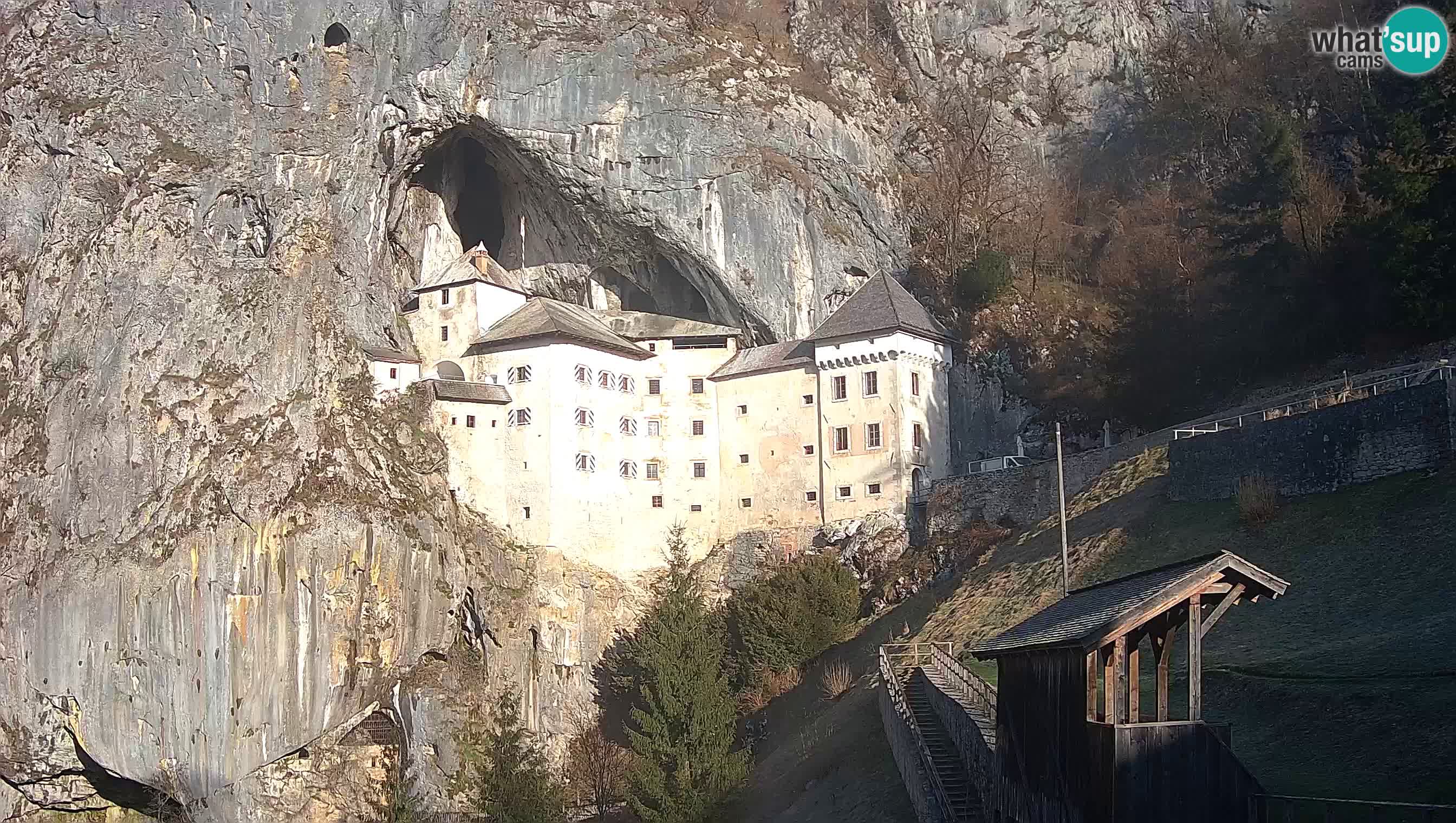 Spletna kamera Predjamski grad – Grad Predjama – Postojna