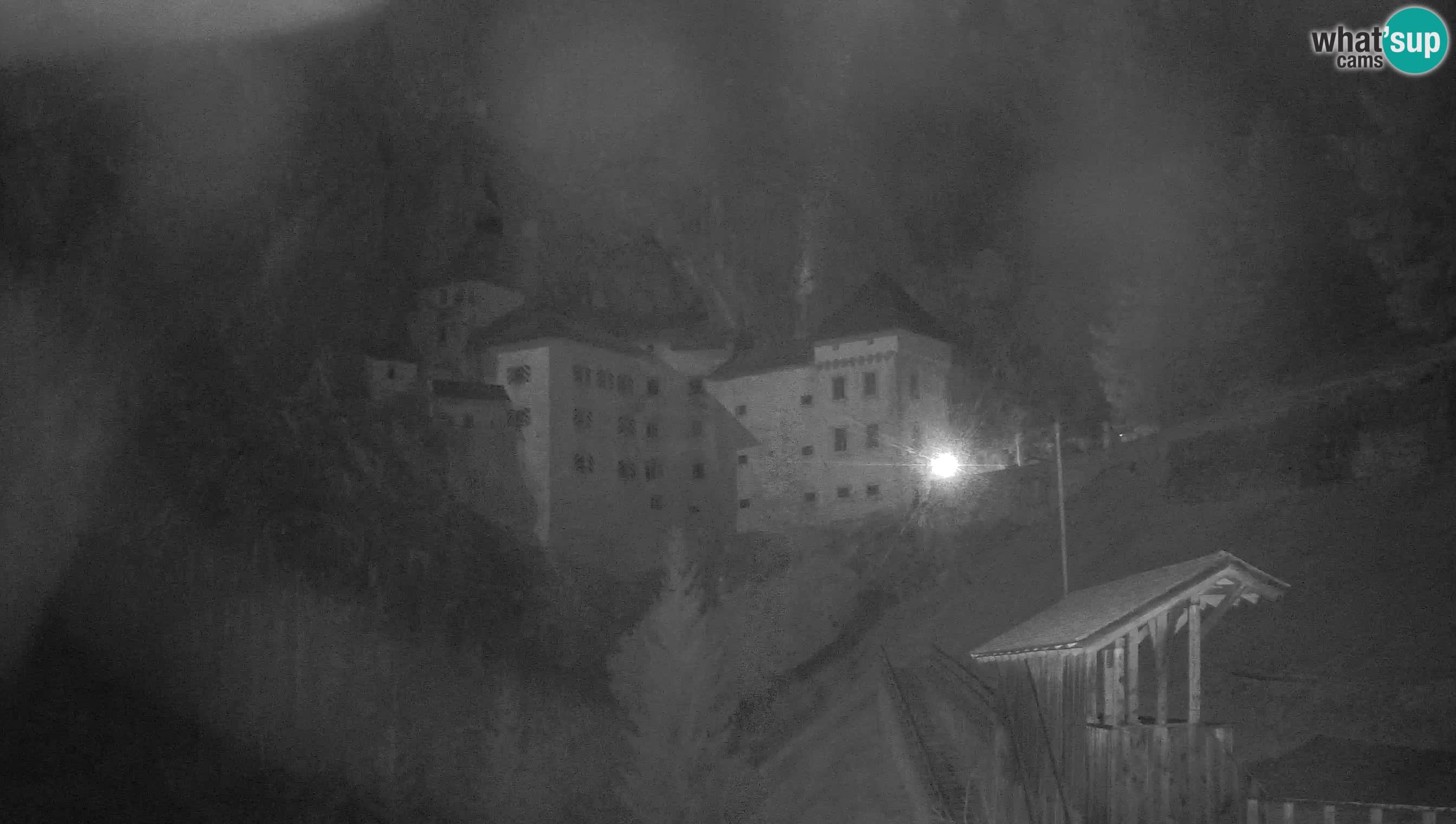 Spletna kamera Predjamski grad – Grad Predjama – Postojna