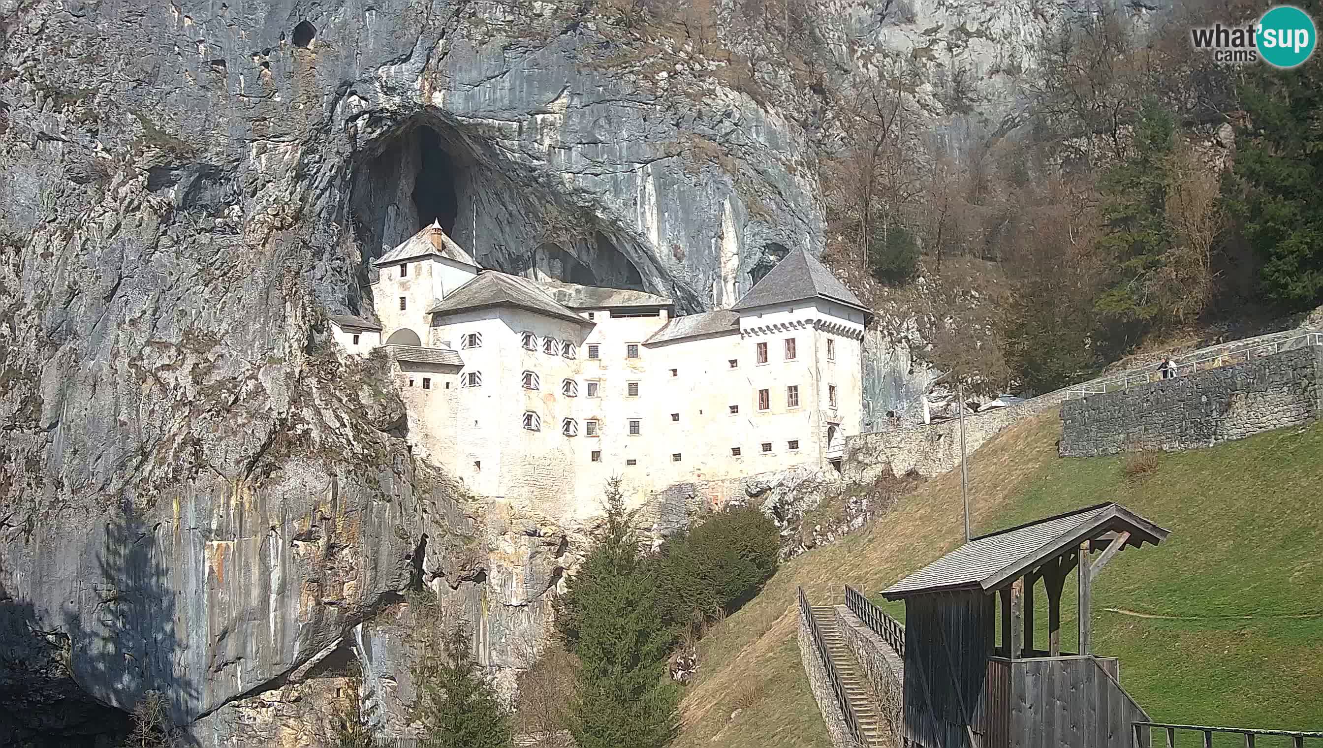 Spletna kamera Predjamski grad – Grad Predjama – Postojna