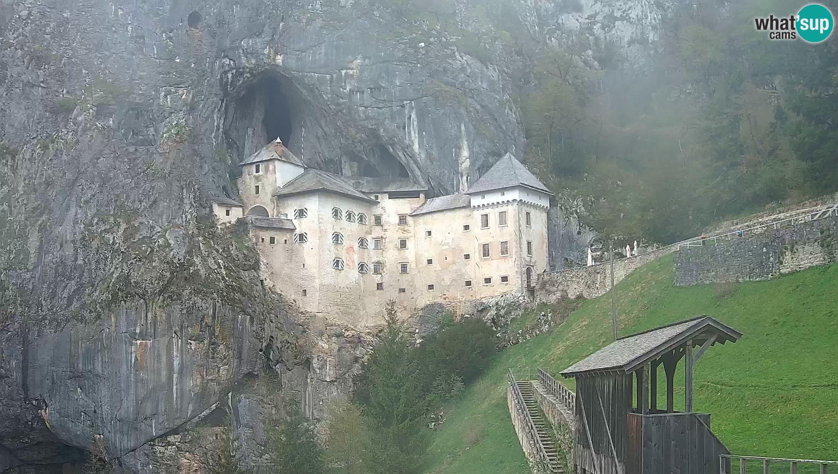Spletna kamera Predjamski grad – Grad Predjama – Postojna