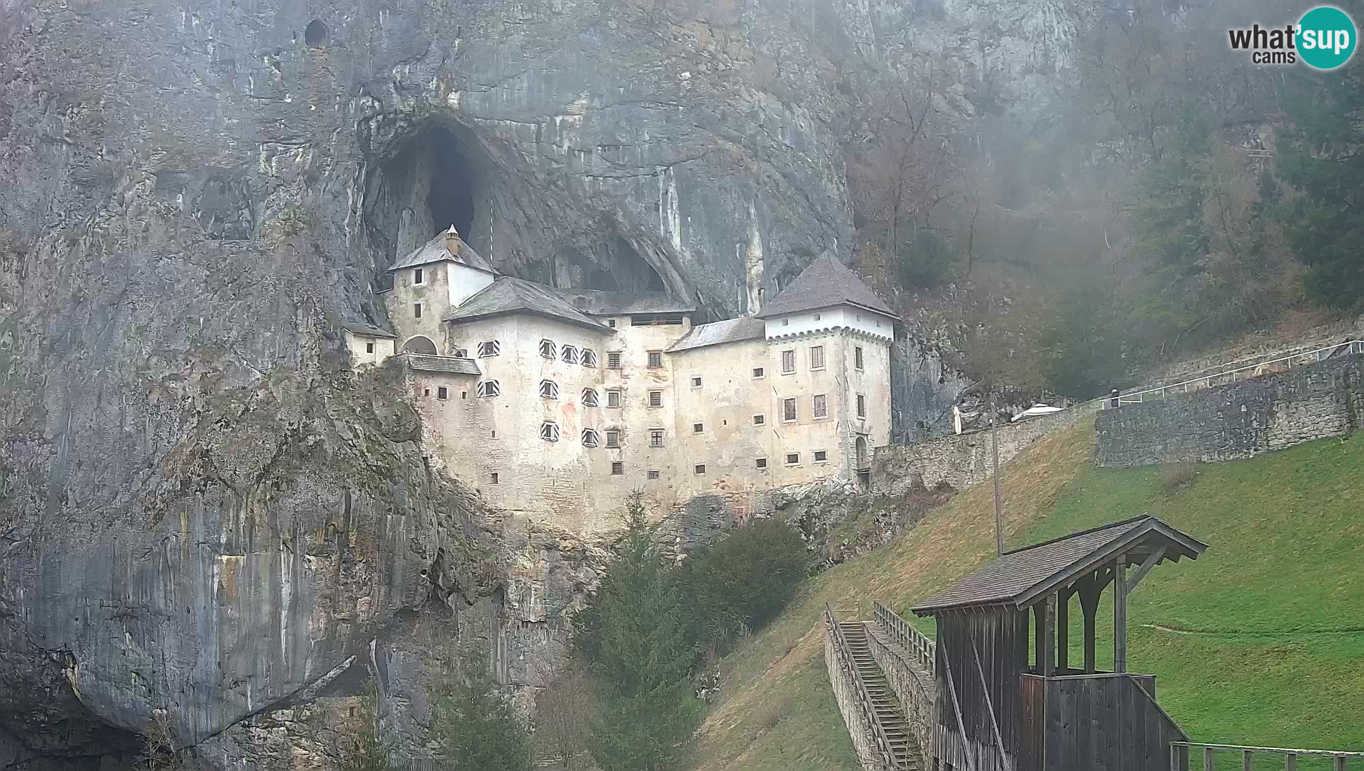 Live Webcam Grad Predjama – Château de Predjama – Postojna – Slovénie