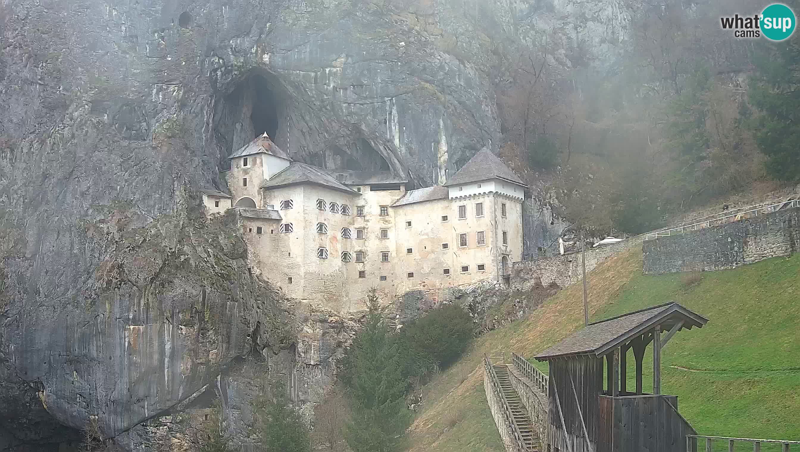 Spletna kamera Predjamski grad – Grad Predjama – Postojna