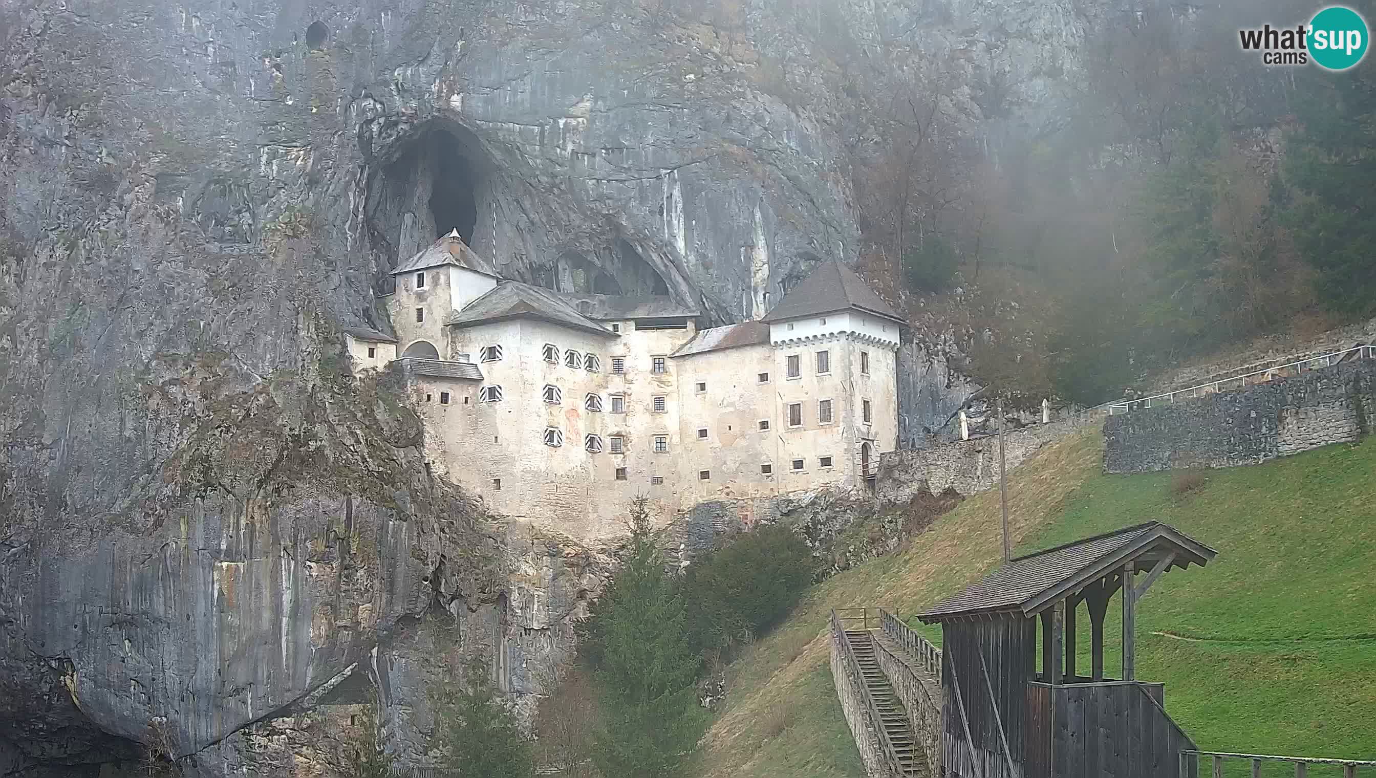 Live Webcam Grad Predjama – Château de Predjama – Postojna – Slovénie