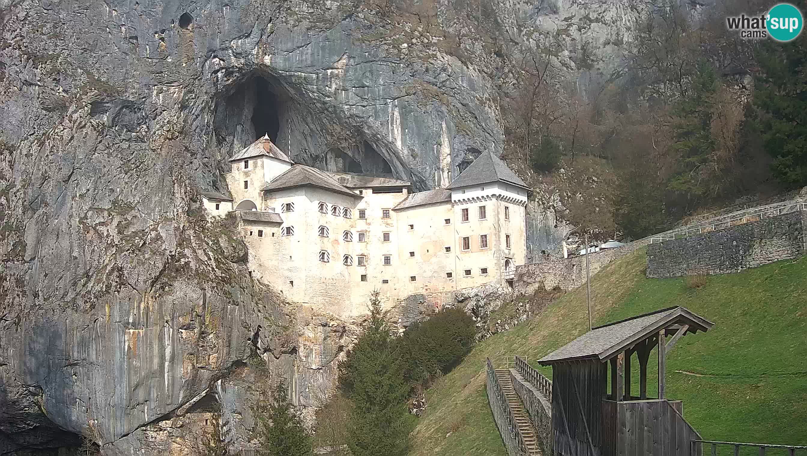 Spletna kamera Predjamski grad – Grad Predjama – Postojna