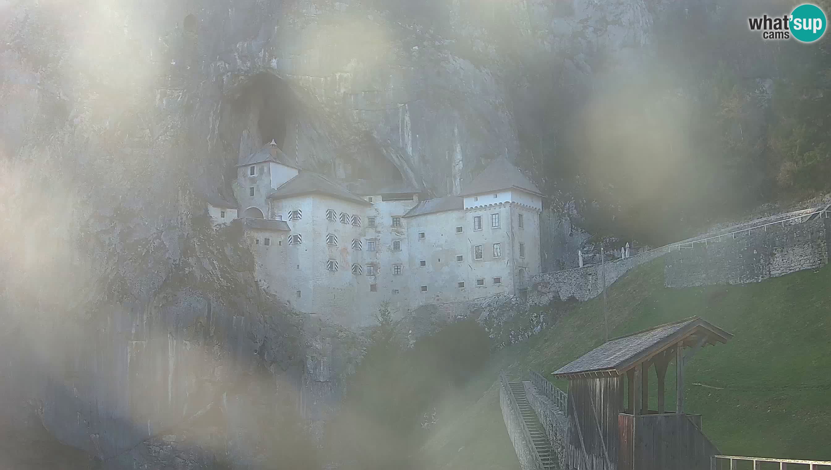 Spletna kamera Predjamski grad – Grad Predjama – Postojna