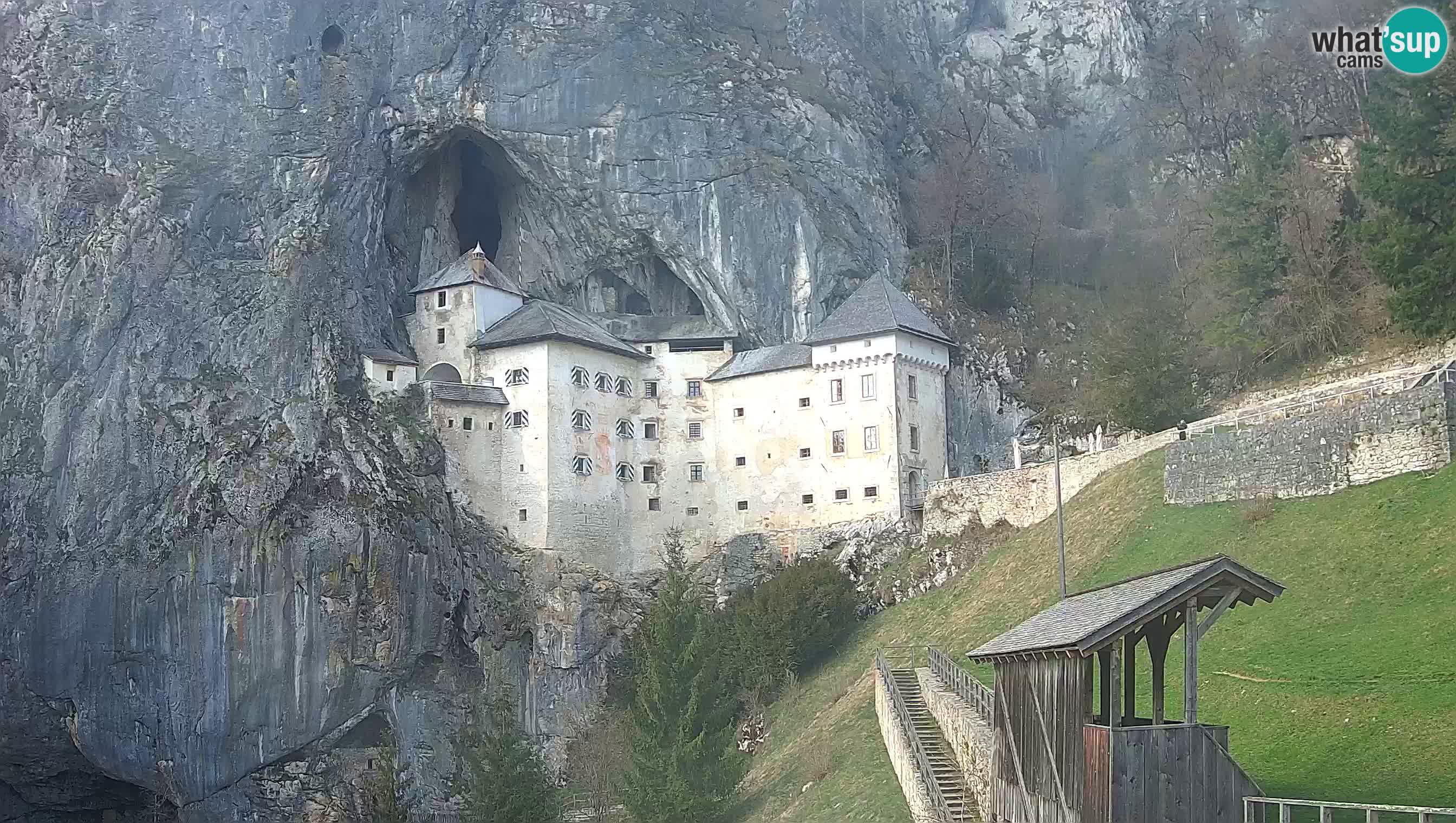Spletna kamera Predjamski grad – Grad Predjama – Postojna