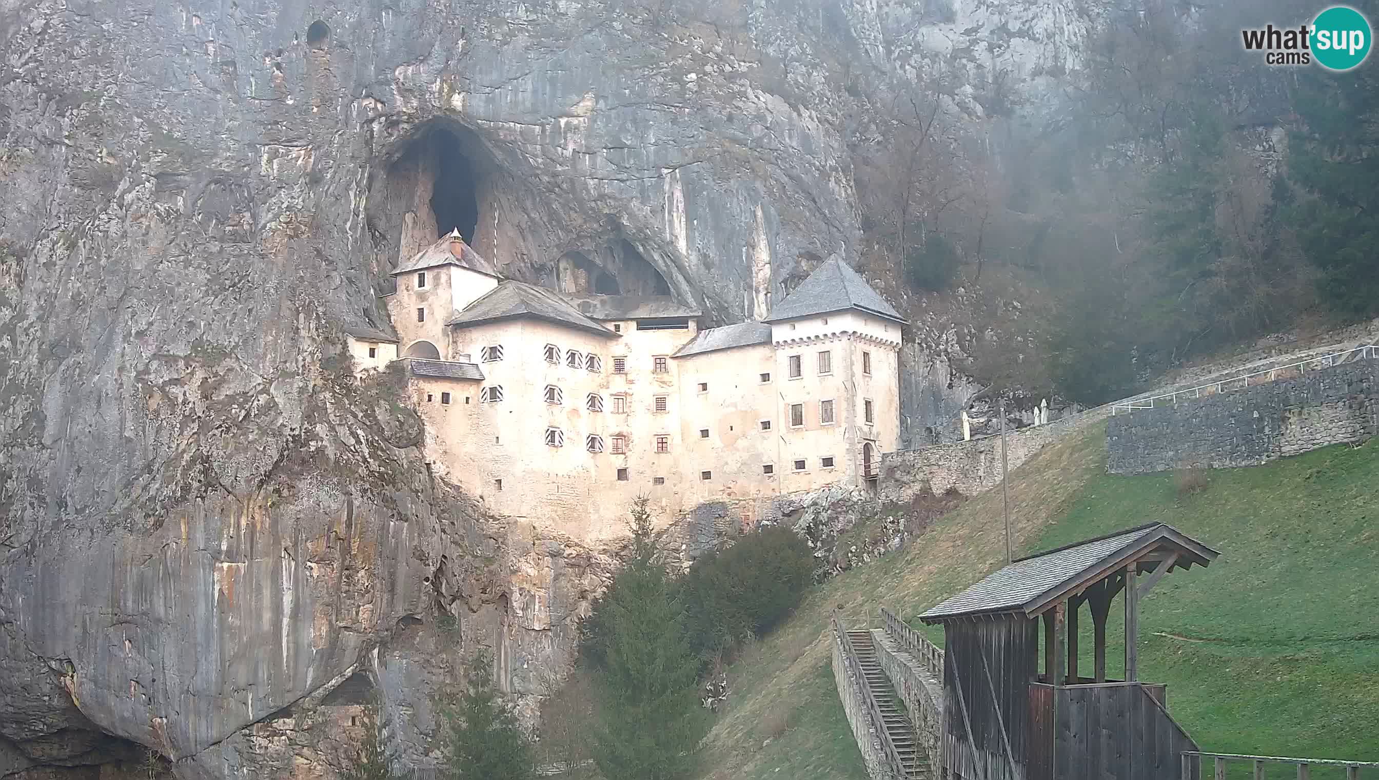 Live Webcam Grad Predjama – Château de Predjama – Postojna – Slovénie