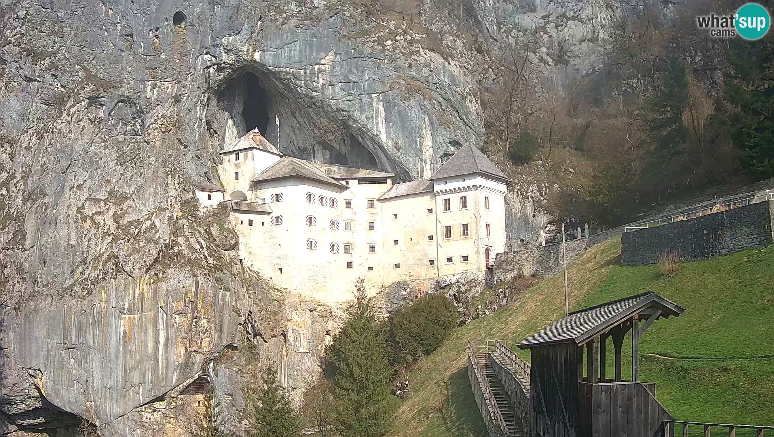 Spletna kamera Predjamski grad – Grad Predjama – Postojna