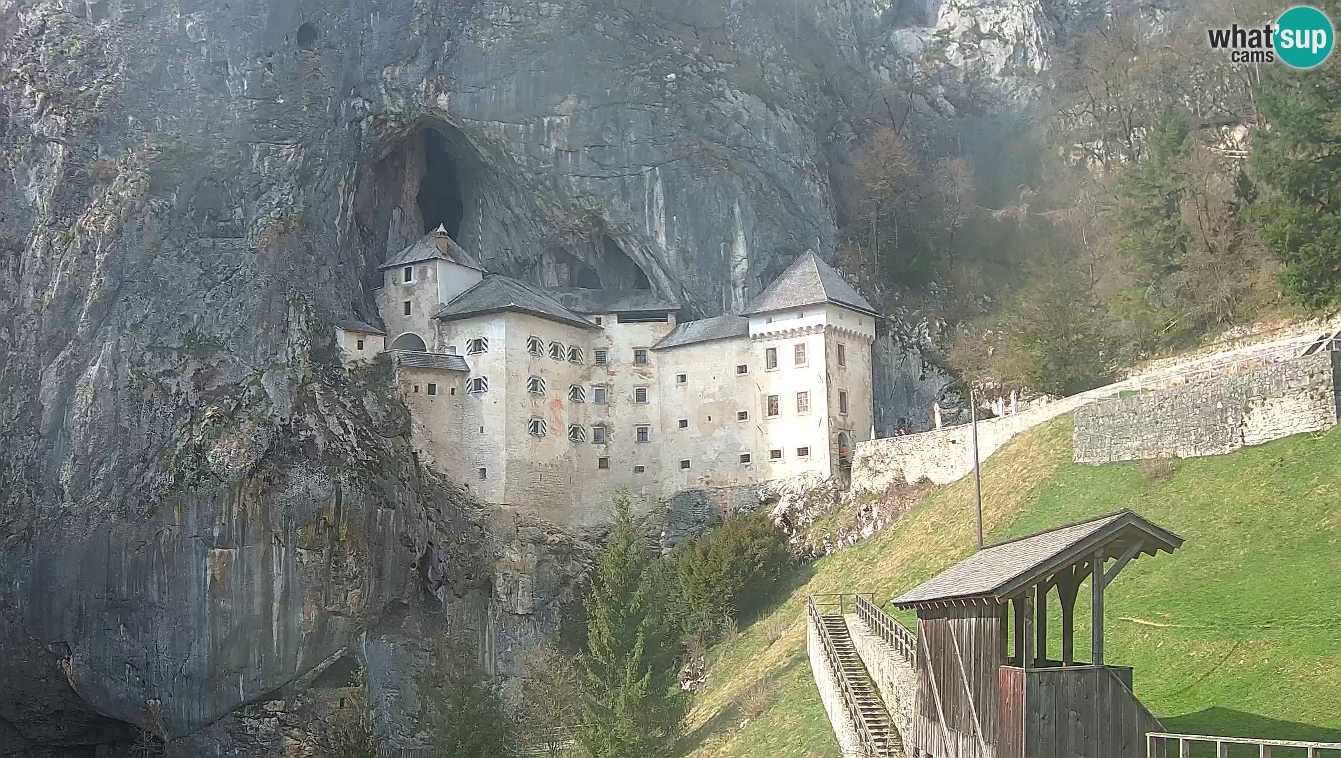 Spletna kamera Predjamski grad – Grad Predjama – Postojna