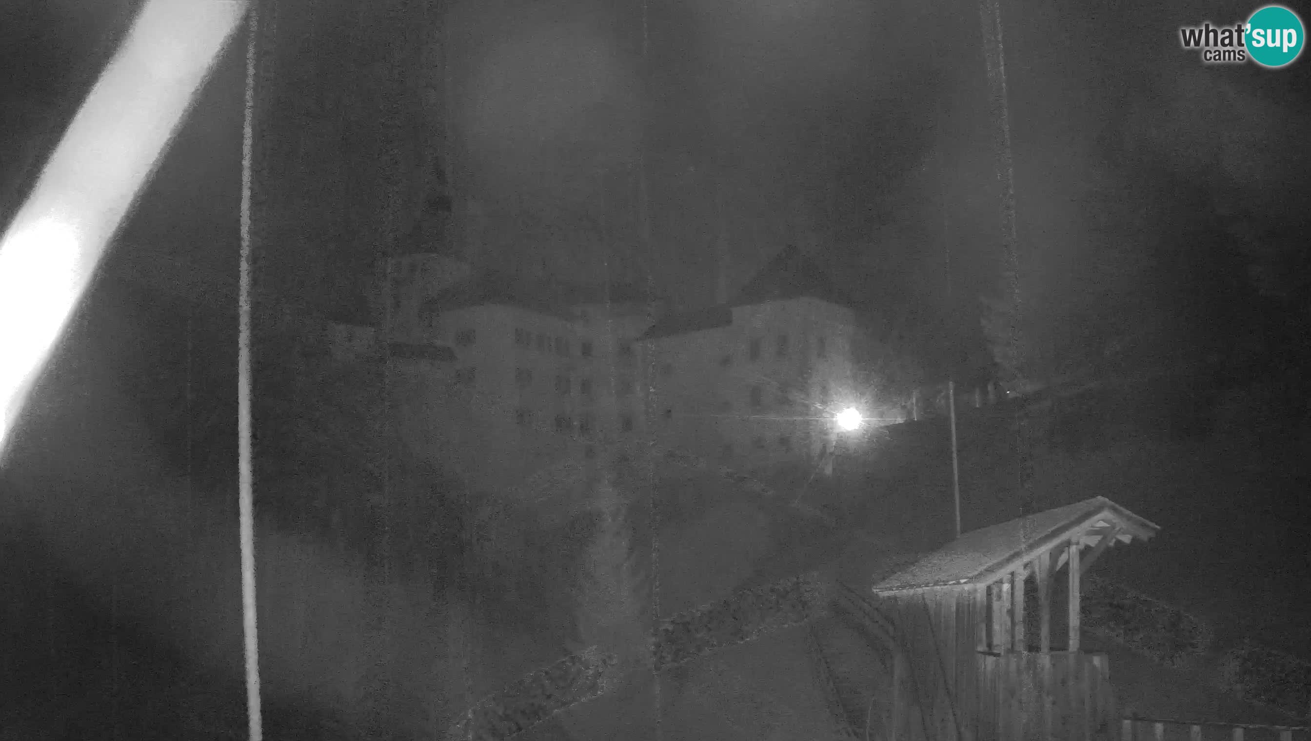 Spletna kamera Predjamski grad – Grad Predjama – Postojna