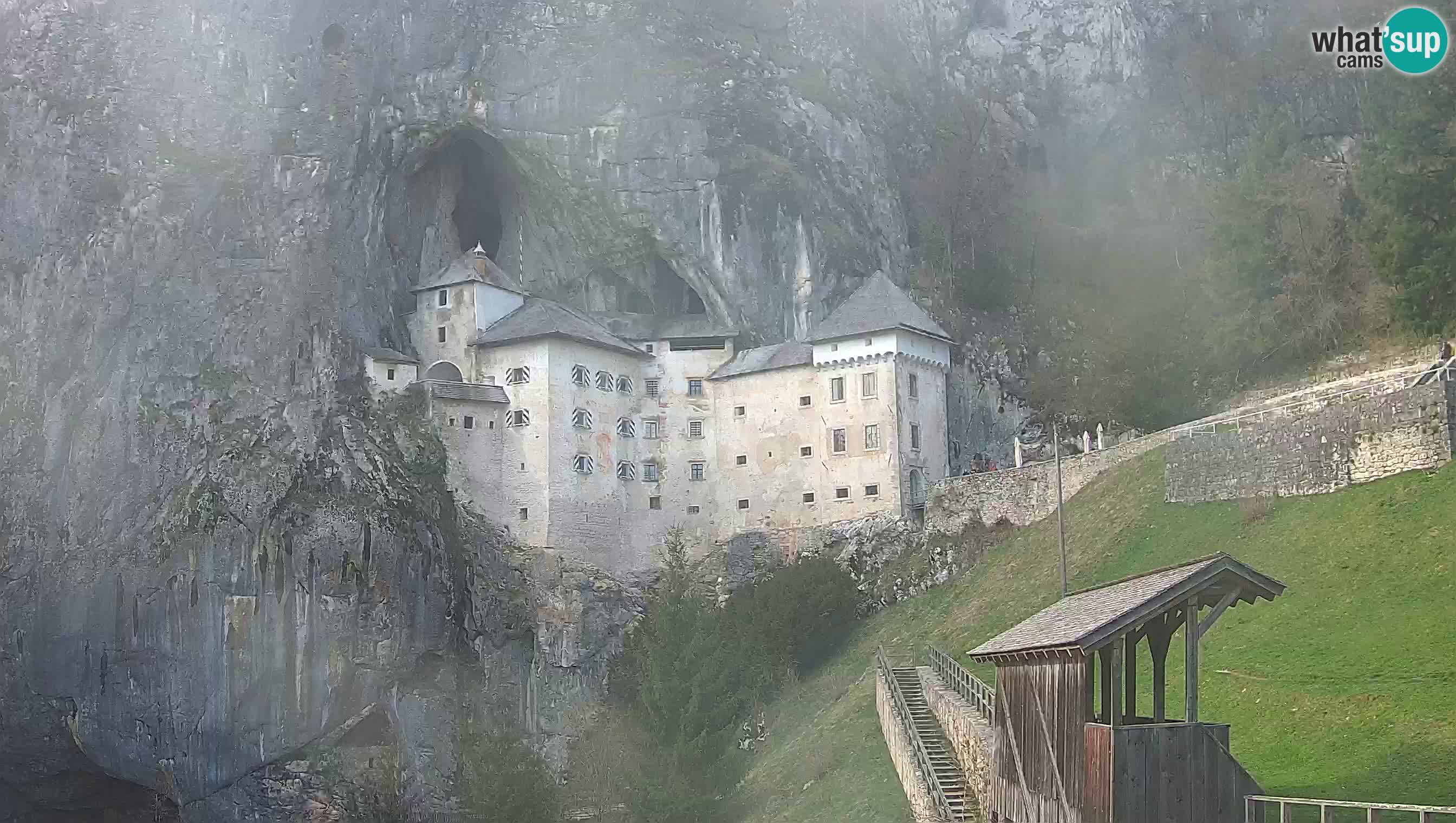 Spletna kamera Predjamski grad – Grad Predjama – Postojna