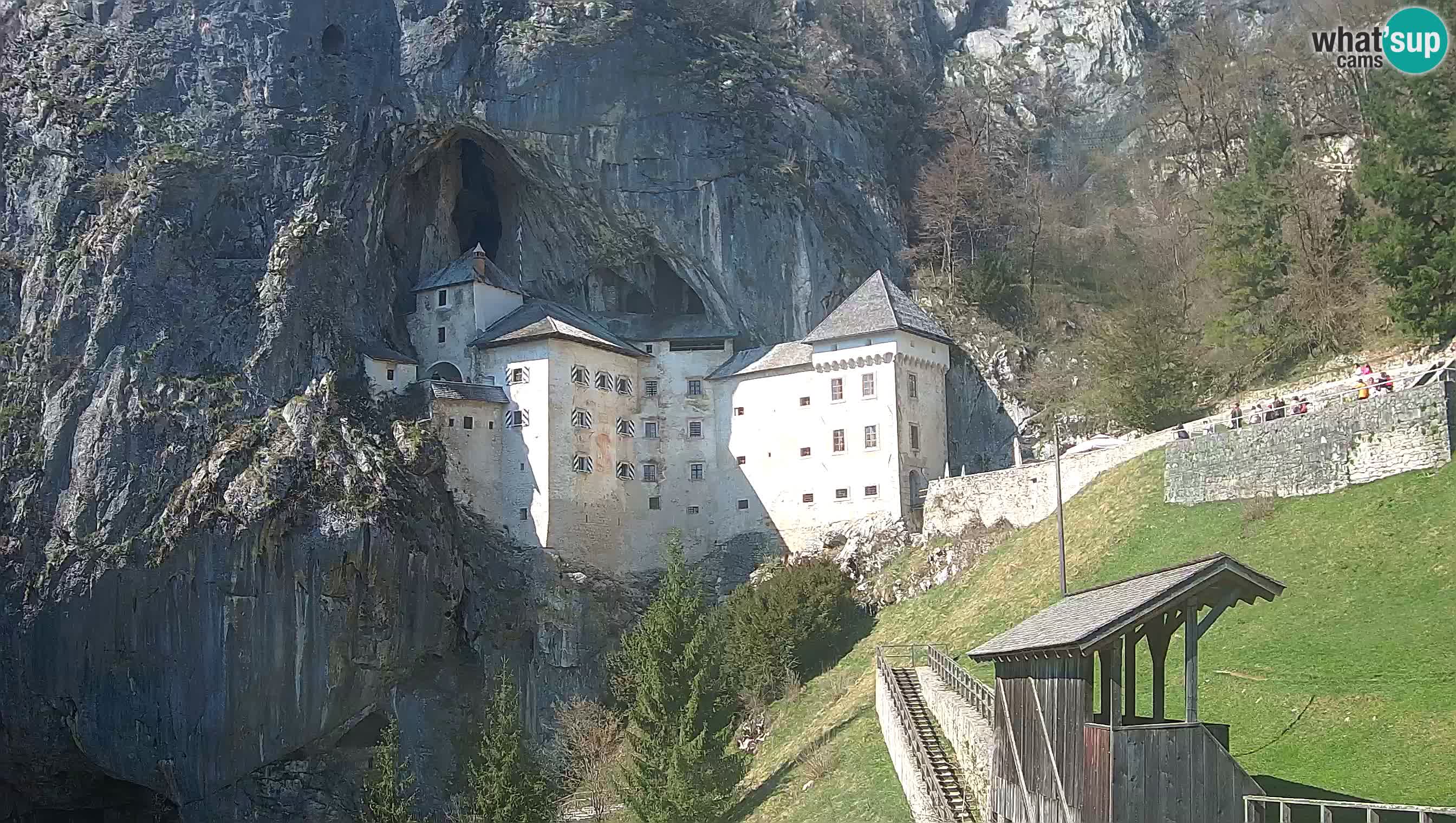 Spletna kamera Predjamski grad – Grad Predjama – Postojna