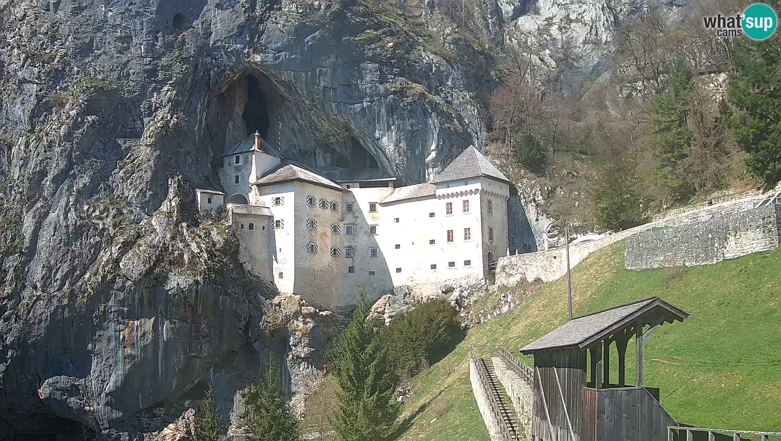 Live Webcam Grad Predjama – Château de Predjama – Postojna – Slovénie