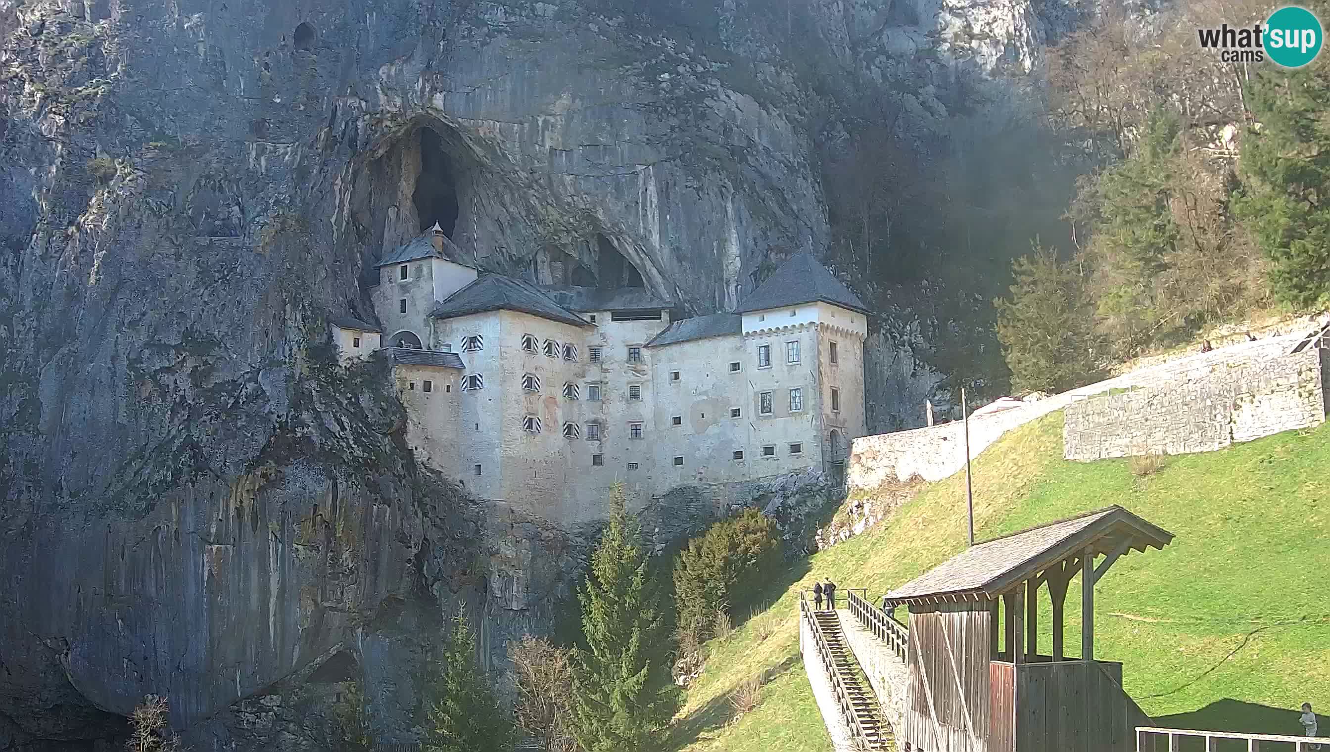 Spletna kamera Predjamski grad – Grad Predjama – Postojna