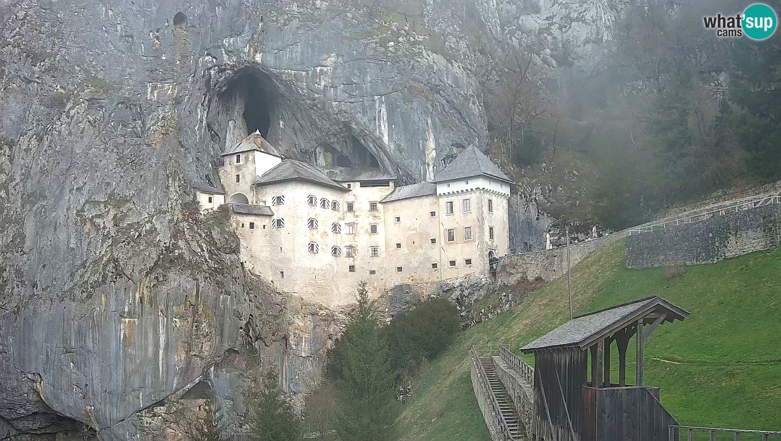 Spletna kamera Predjamski grad – Grad Predjama – Postojna