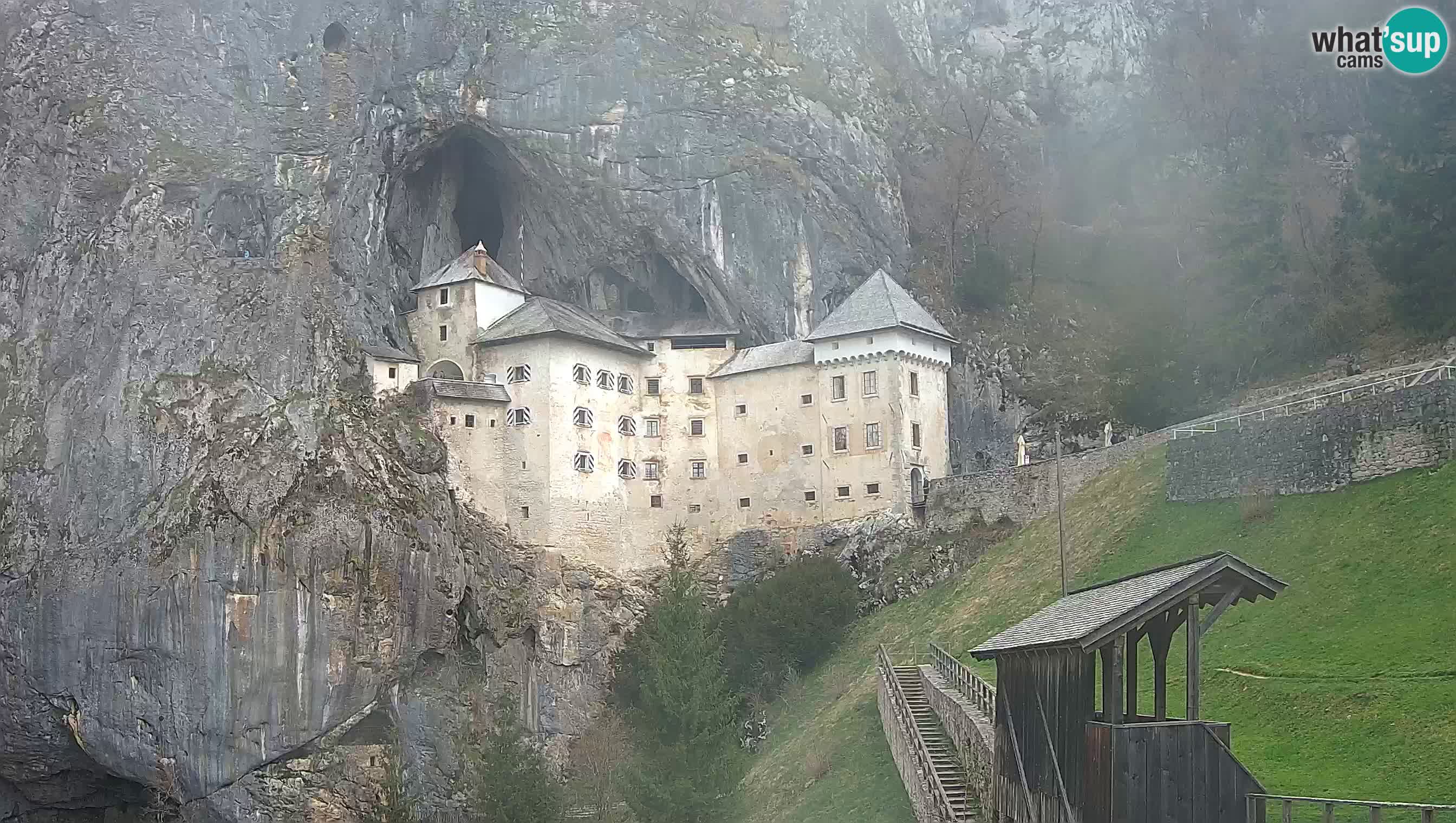Spletna kamera Predjamski grad – Grad Predjama – Postojna