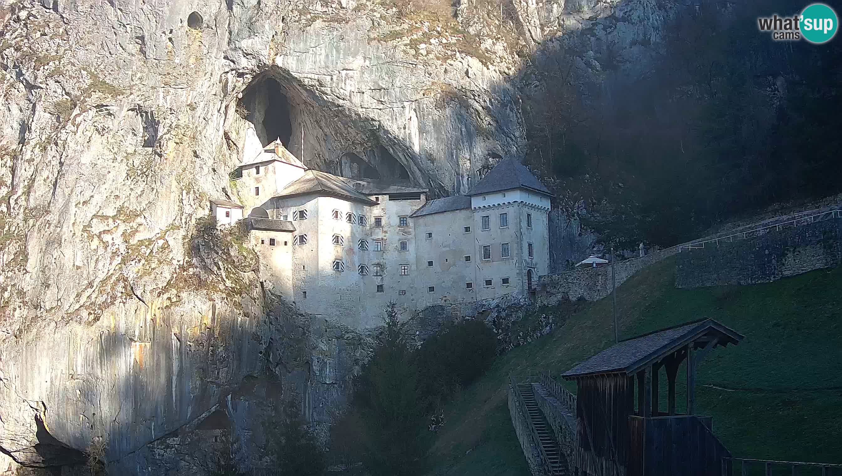 Spletna kamera Predjamski grad – Grad Predjama – Postojna