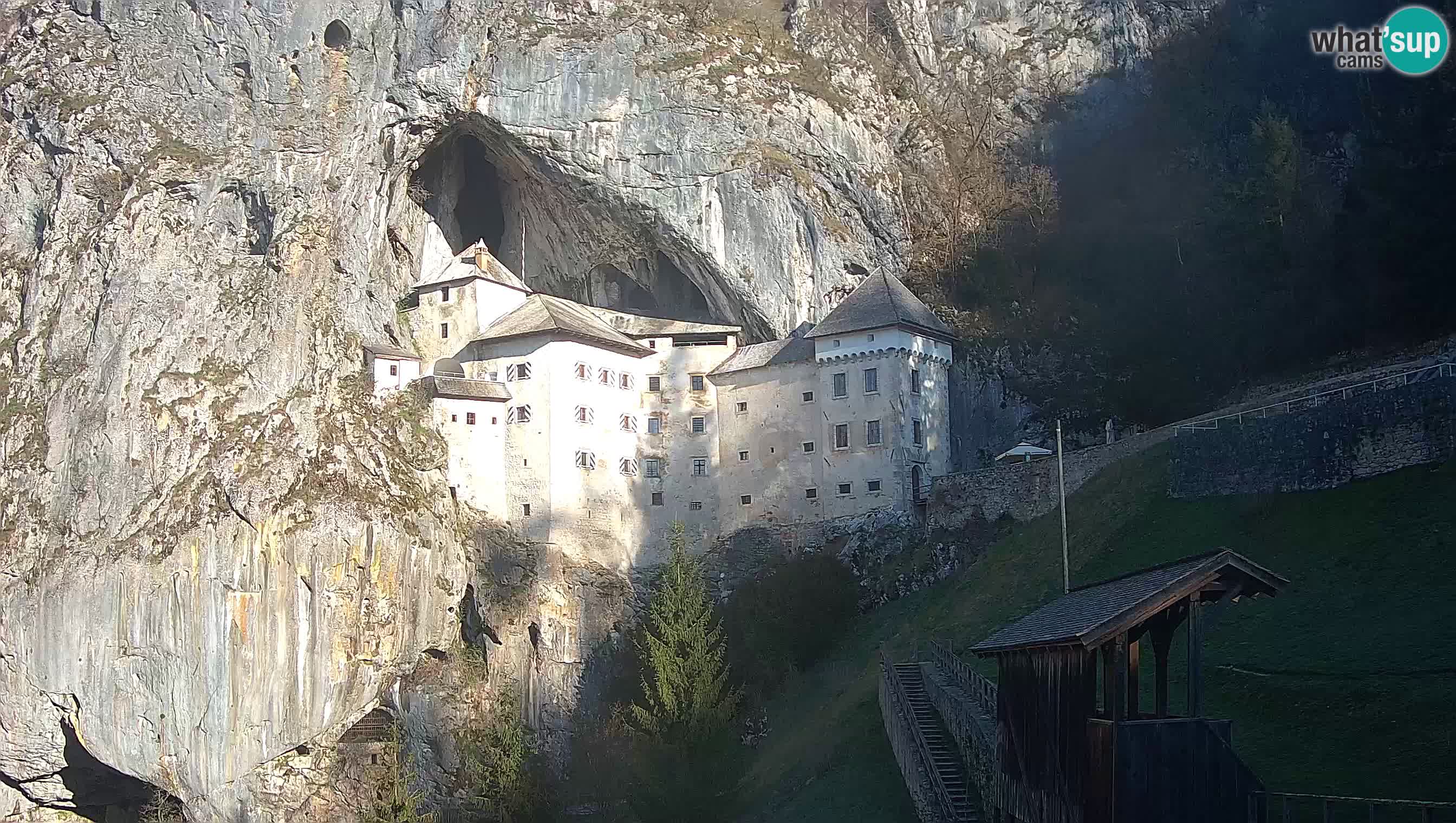 Spletna kamera Predjamski grad – Grad Predjama – Postojna