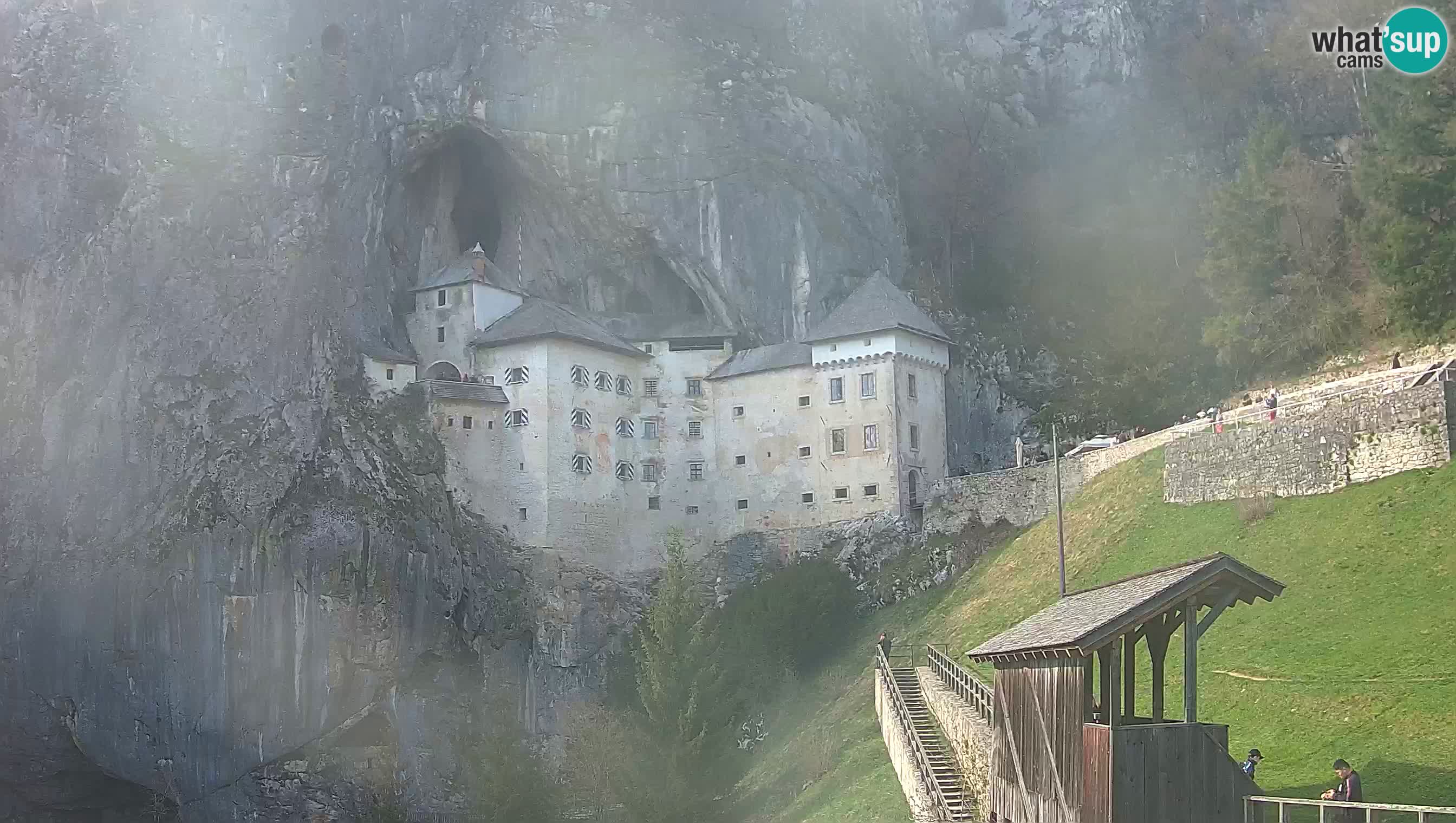 Spletna kamera Predjamski grad – Grad Predjama – Postojna