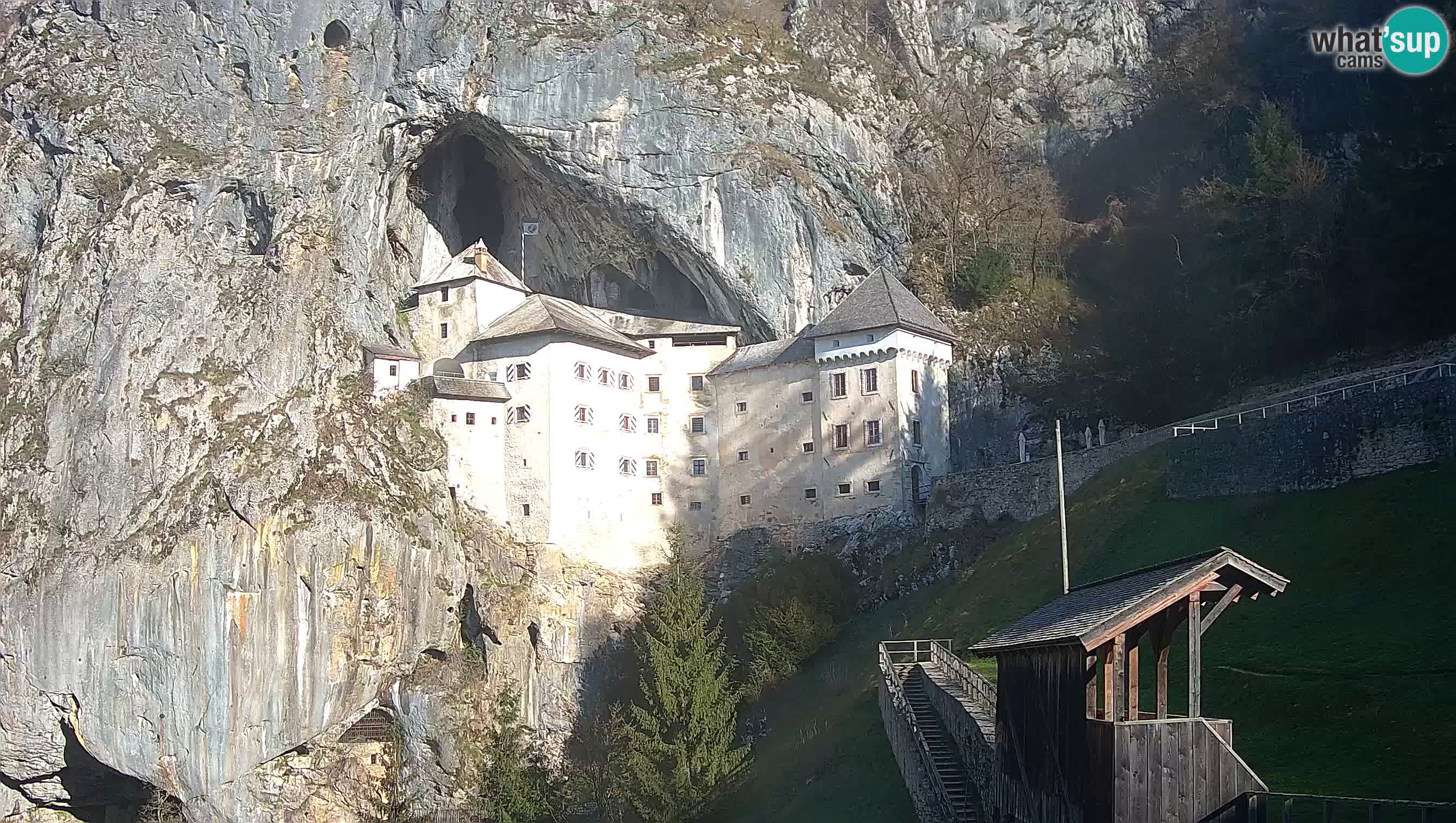Spletna kamera Predjamski grad – Grad Predjama – Postojna