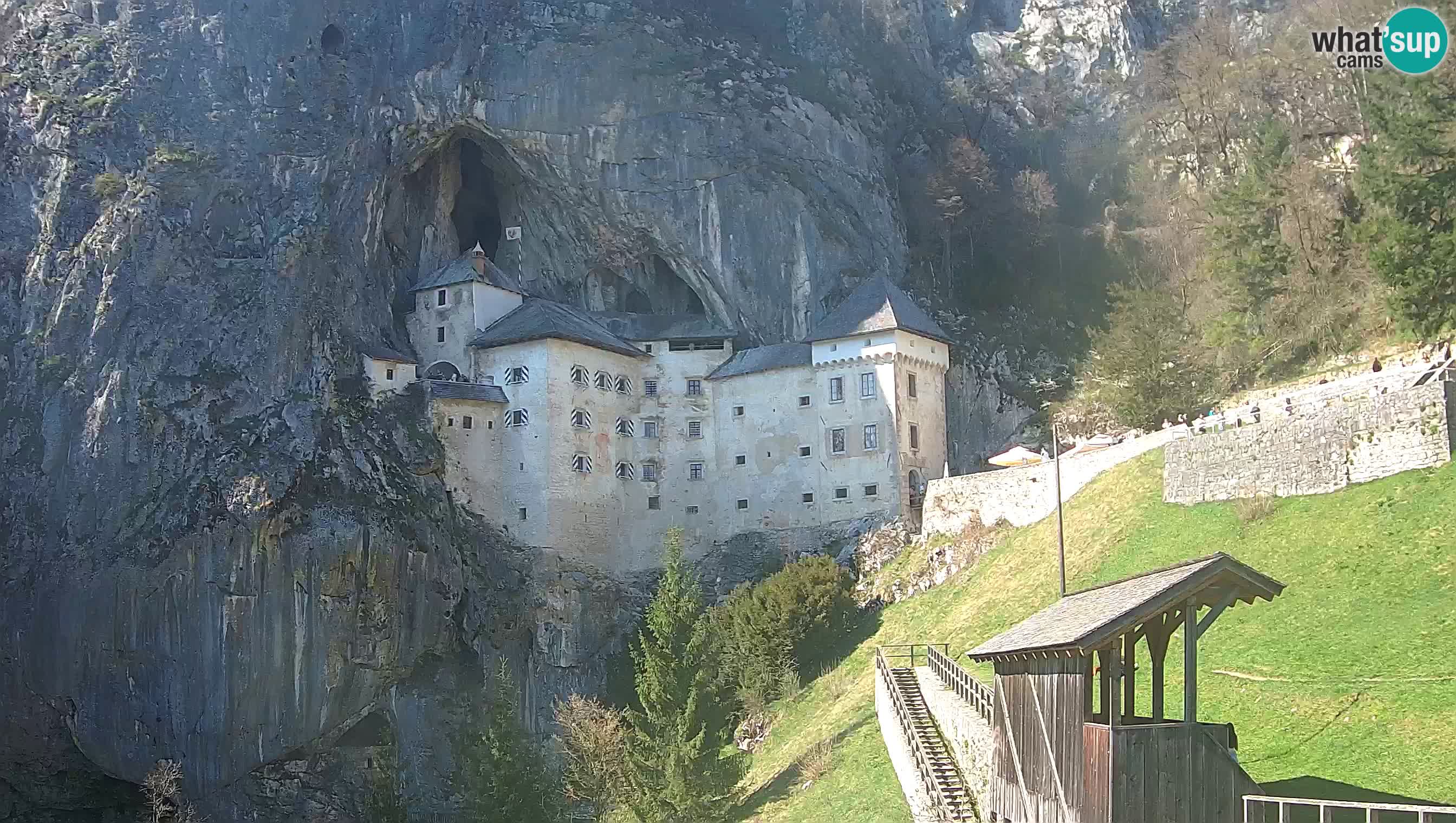 Live Webcam Grad Predjama – Château de Predjama – Postojna – Slovénie
