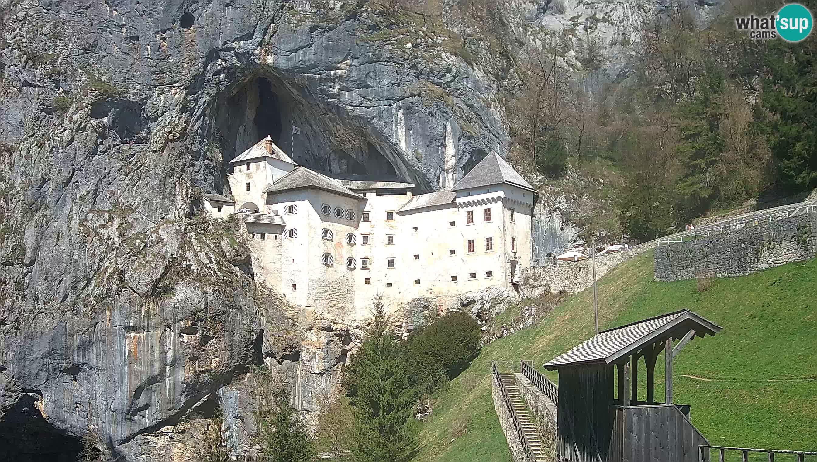 Spletna kamera Predjamski grad – Grad Predjama – Postojna