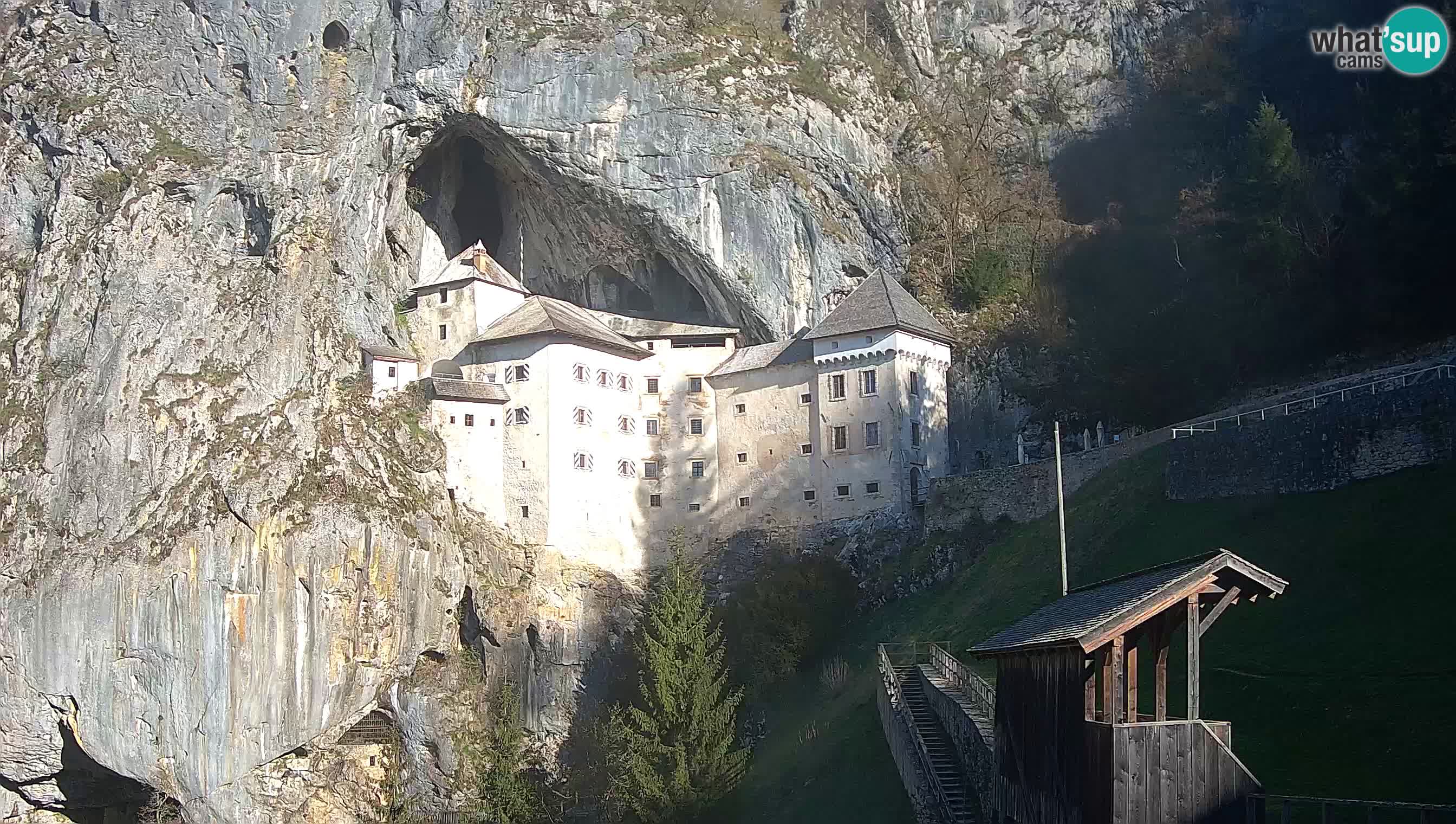 Spletna kamera Predjamski grad – Grad Predjama – Postojna