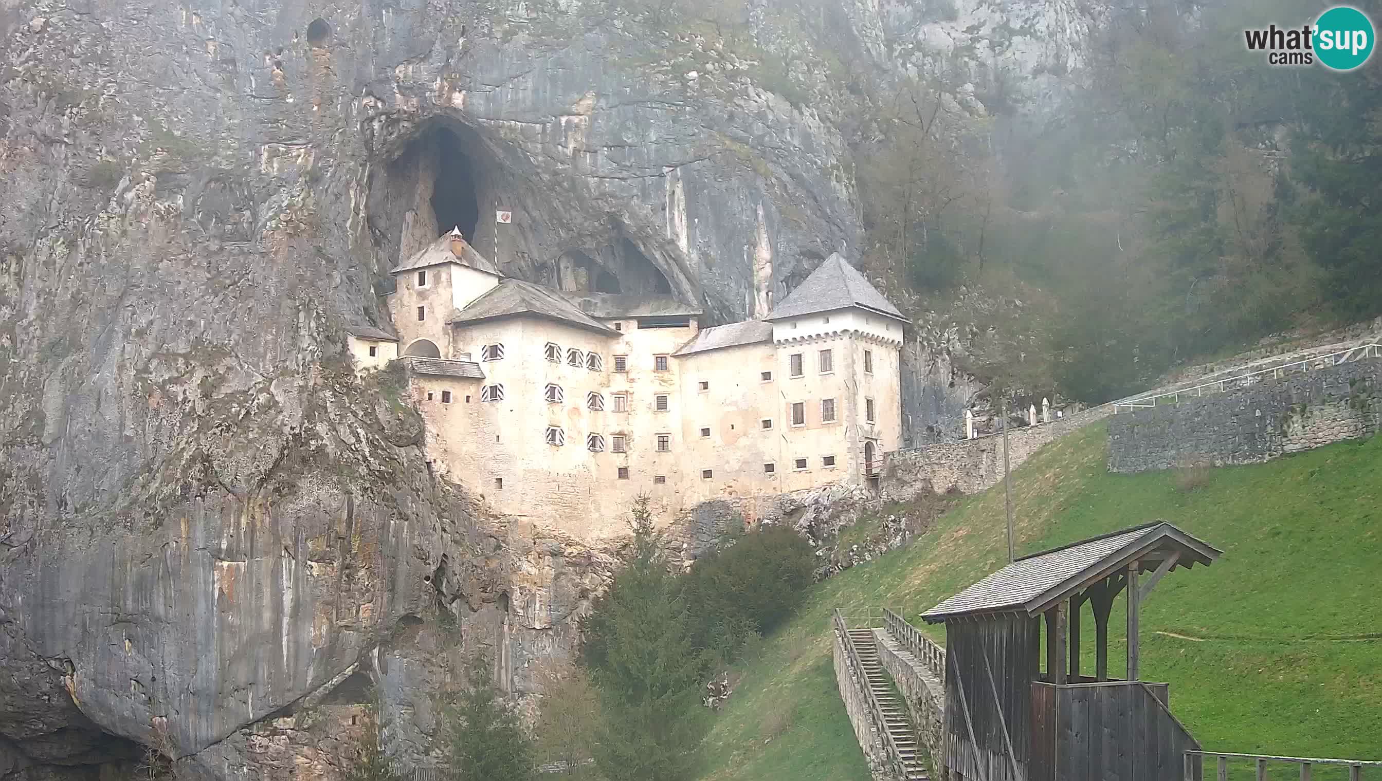 Live Webcam Grad Predjama – Château de Predjama – Postojna – Slovénie