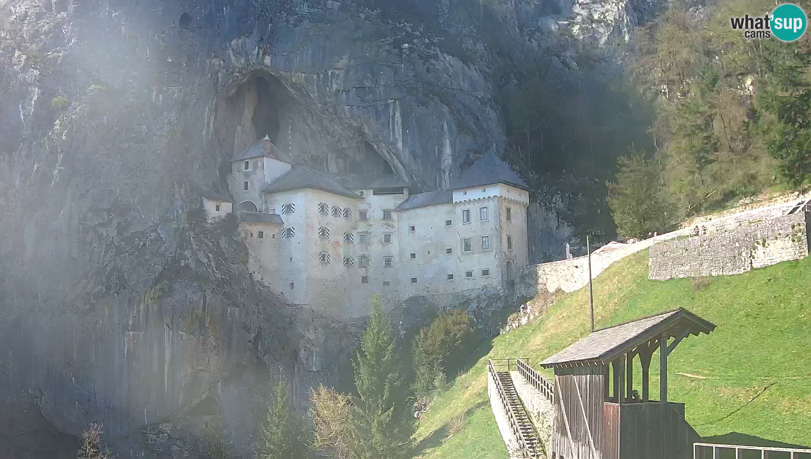 Live Webcam Grad Predjama – Château de Predjama – Postojna – Slovénie