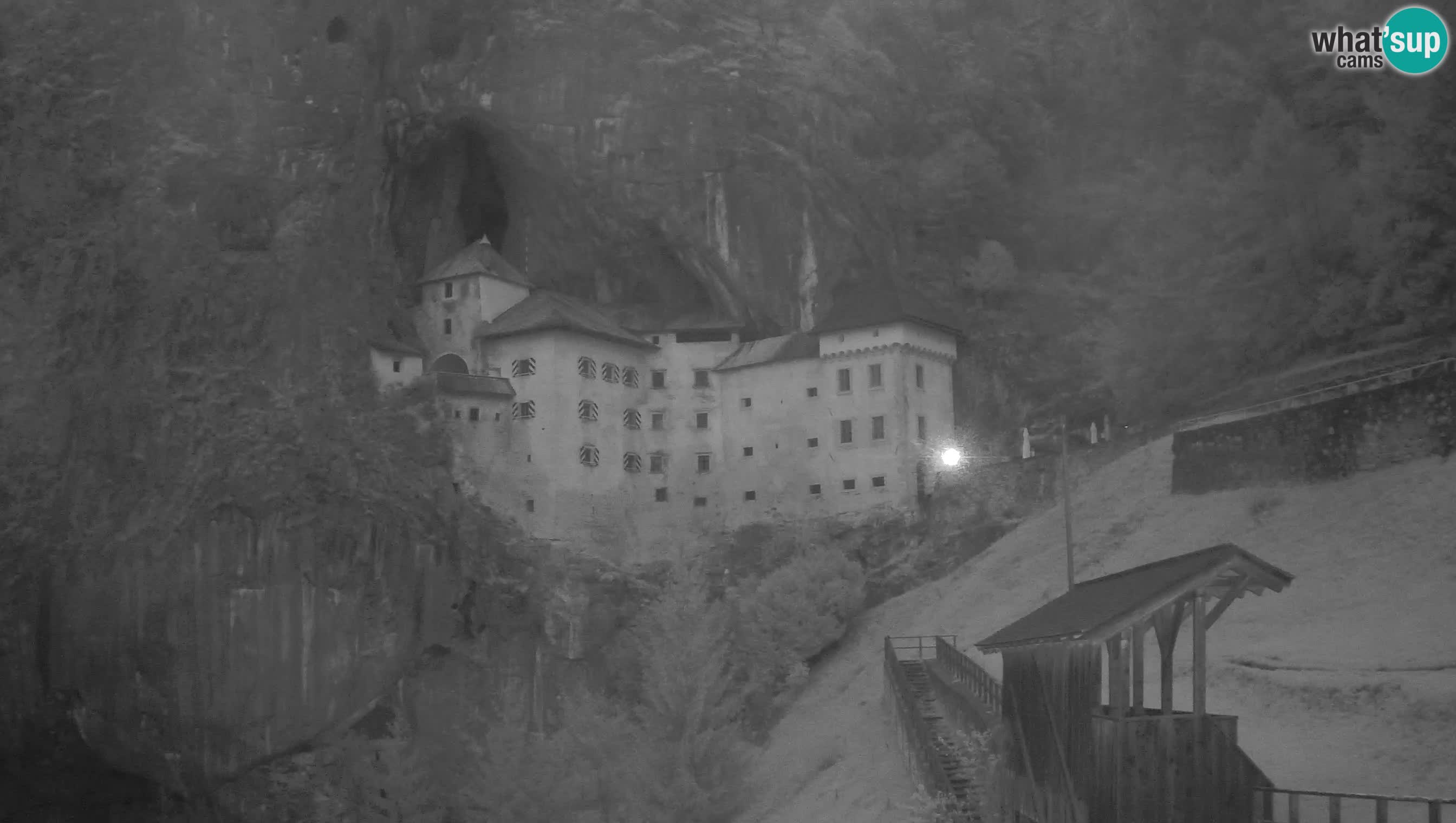 Spletna kamera Predjamski grad – Grad Predjama – Postojna