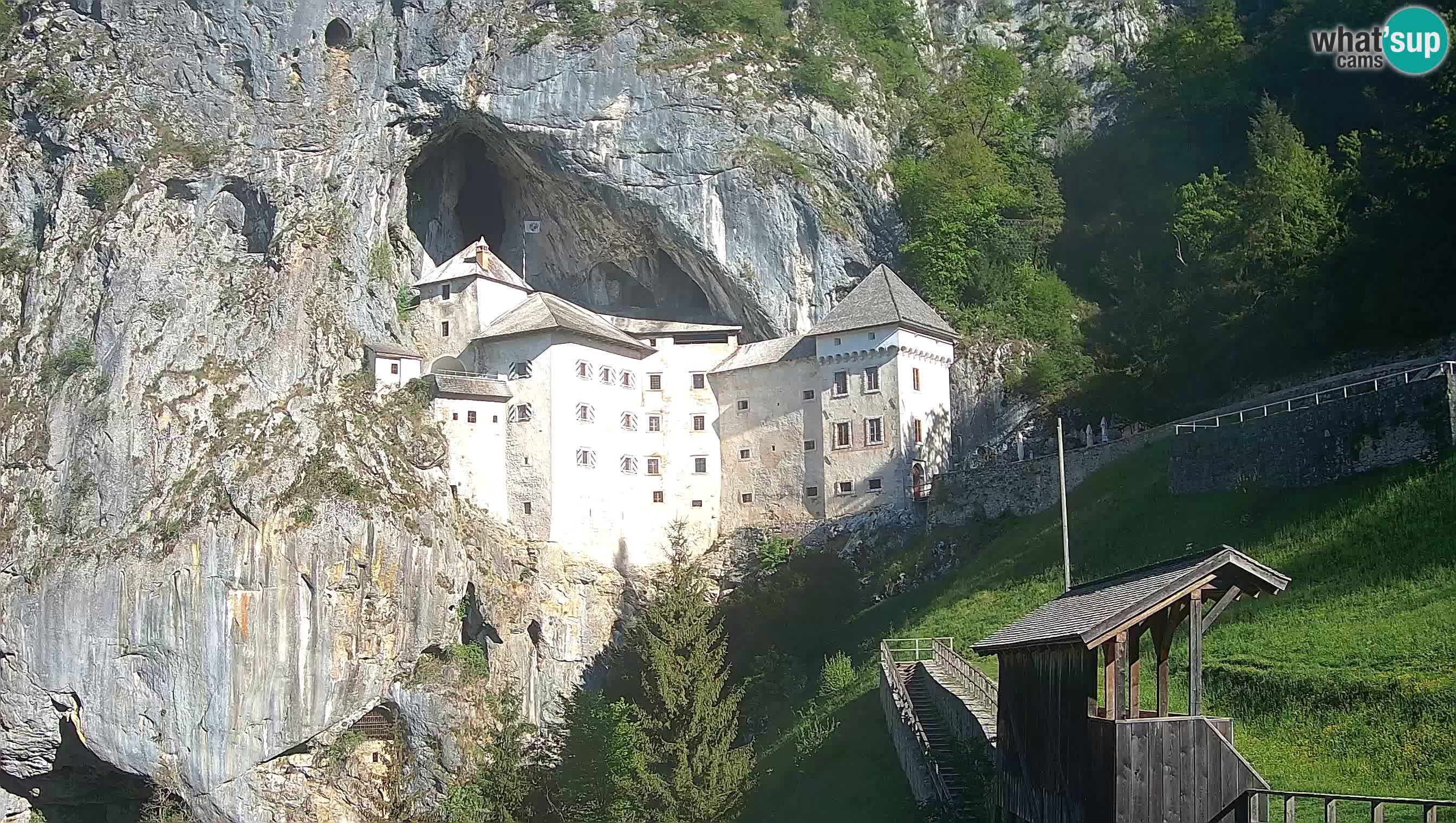 Spletna kamera Predjamski grad – Grad Predjama – Postojna