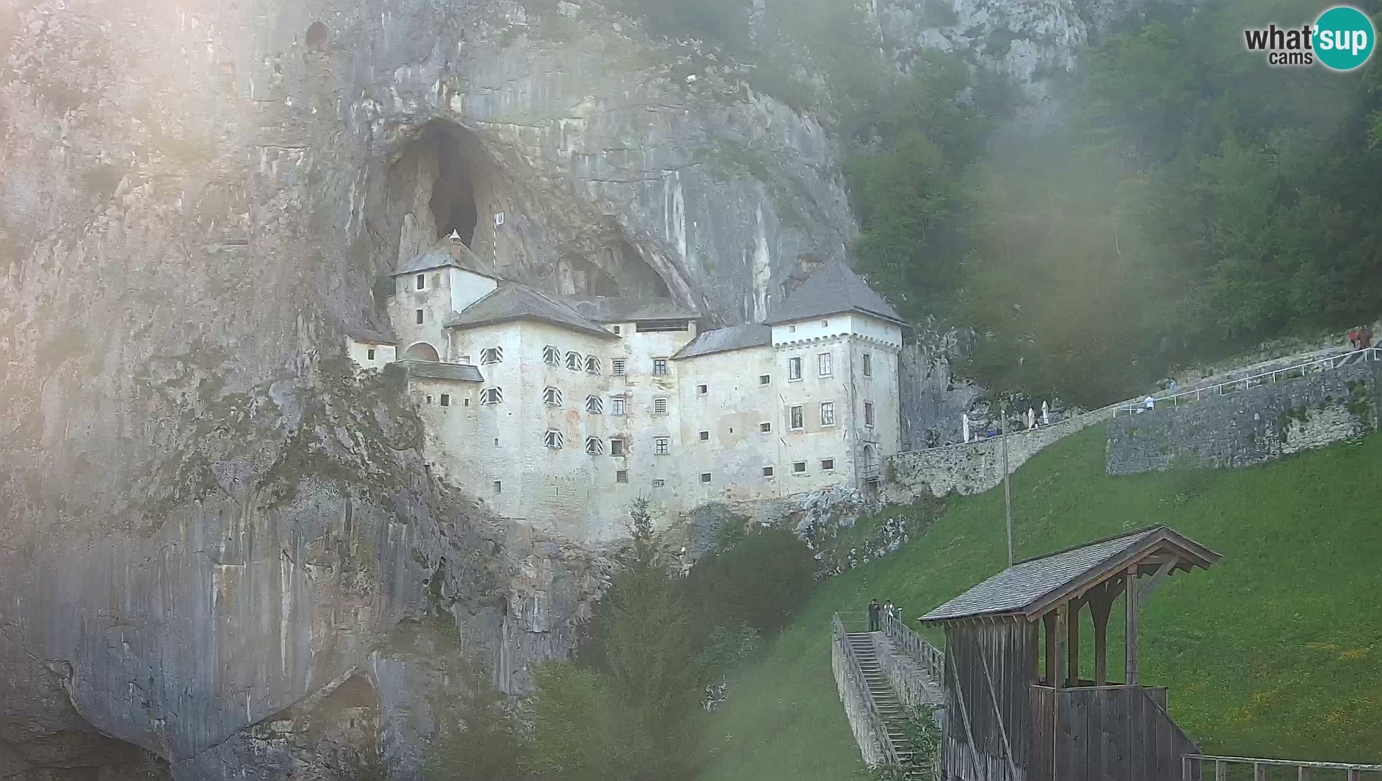 Spletna kamera Predjamski grad – Grad Predjama – Postojna