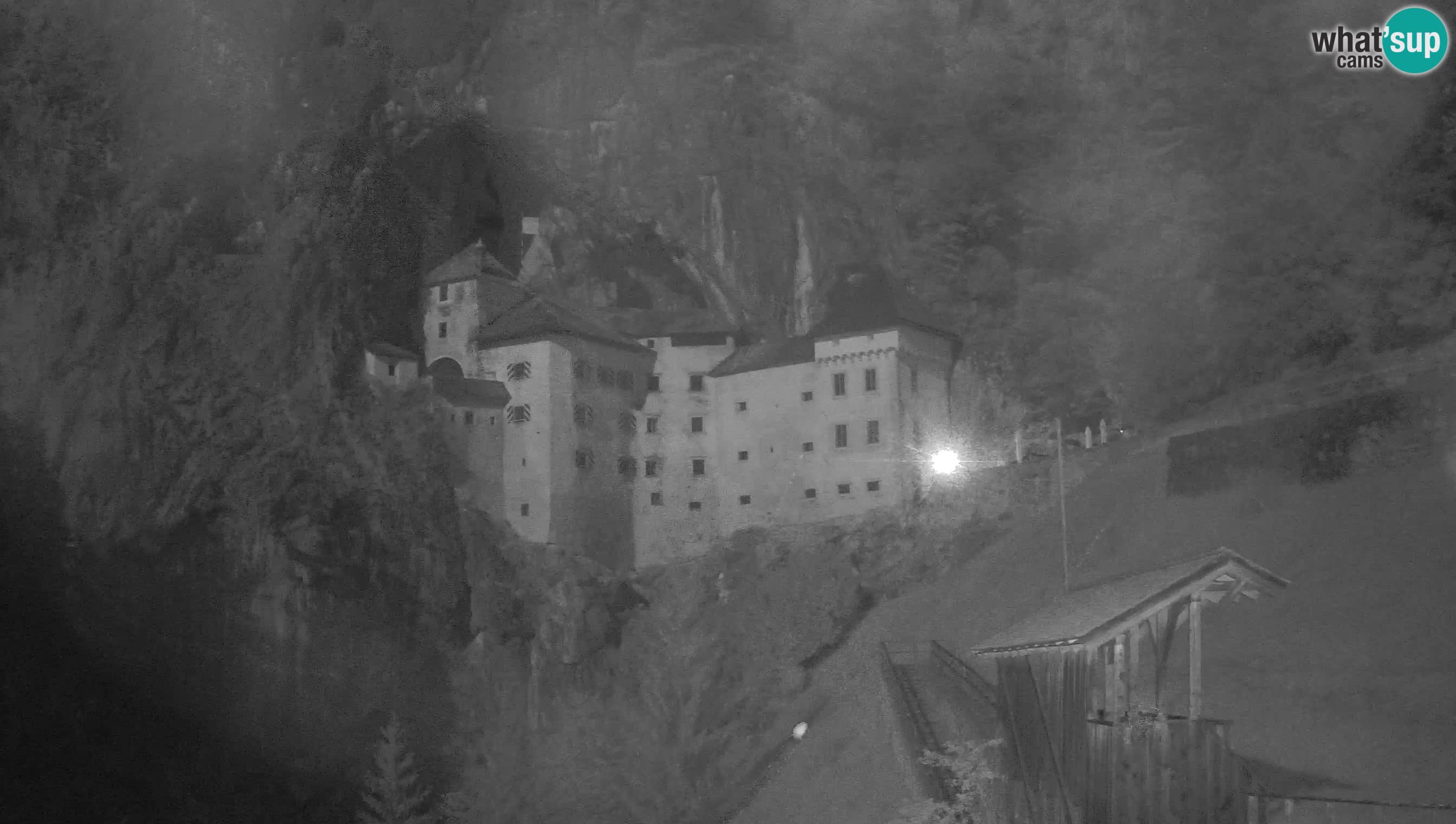 Spletna kamera Predjamski grad – Grad Predjama – Postojna