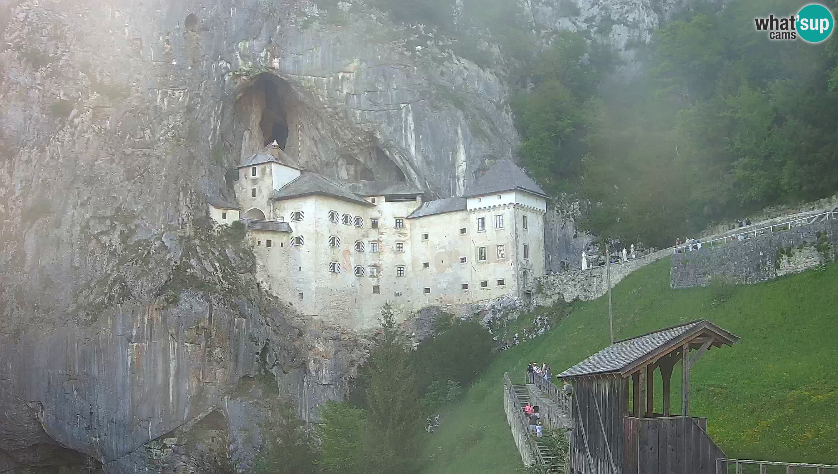 Spletna kamera Predjamski grad – Grad Predjama – Postojna