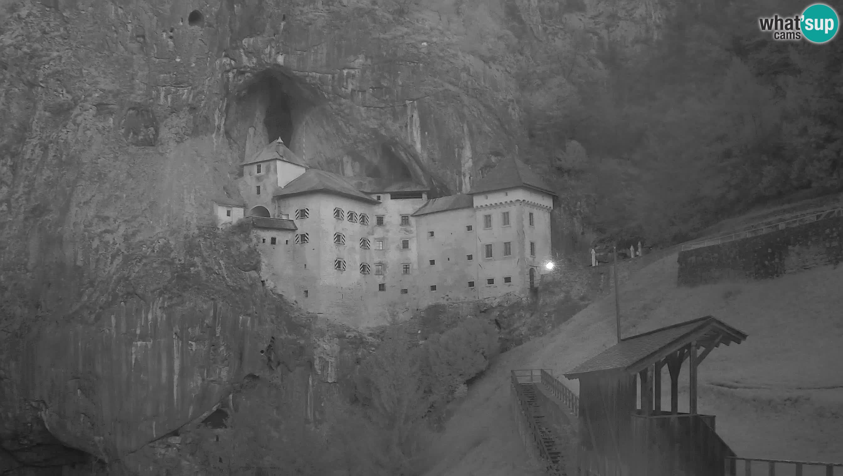 Spletna kamera Predjamski grad – Grad Predjama – Postojna