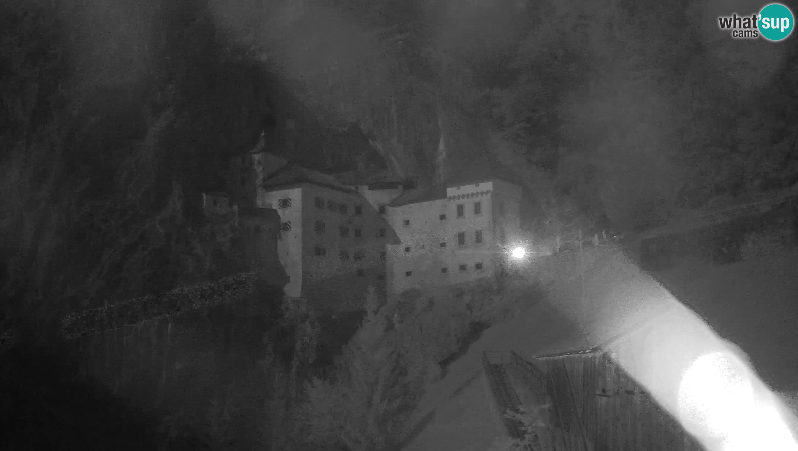 Spletna kamera Predjamski grad – Grad Predjama – Postojna