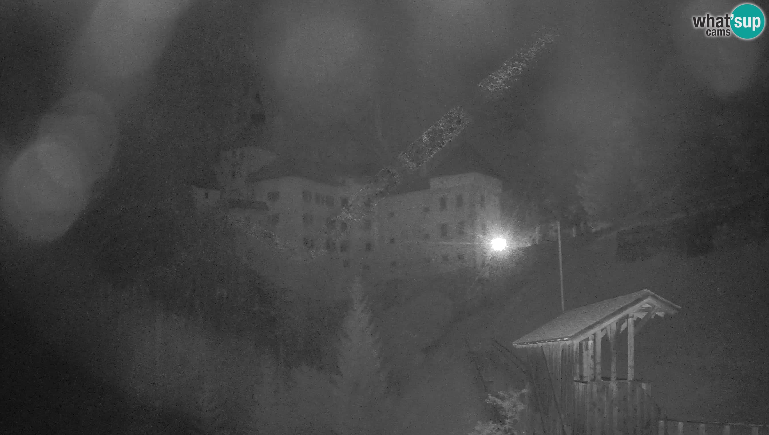 Spletna kamera Predjamski grad – Grad Predjama – Postojna