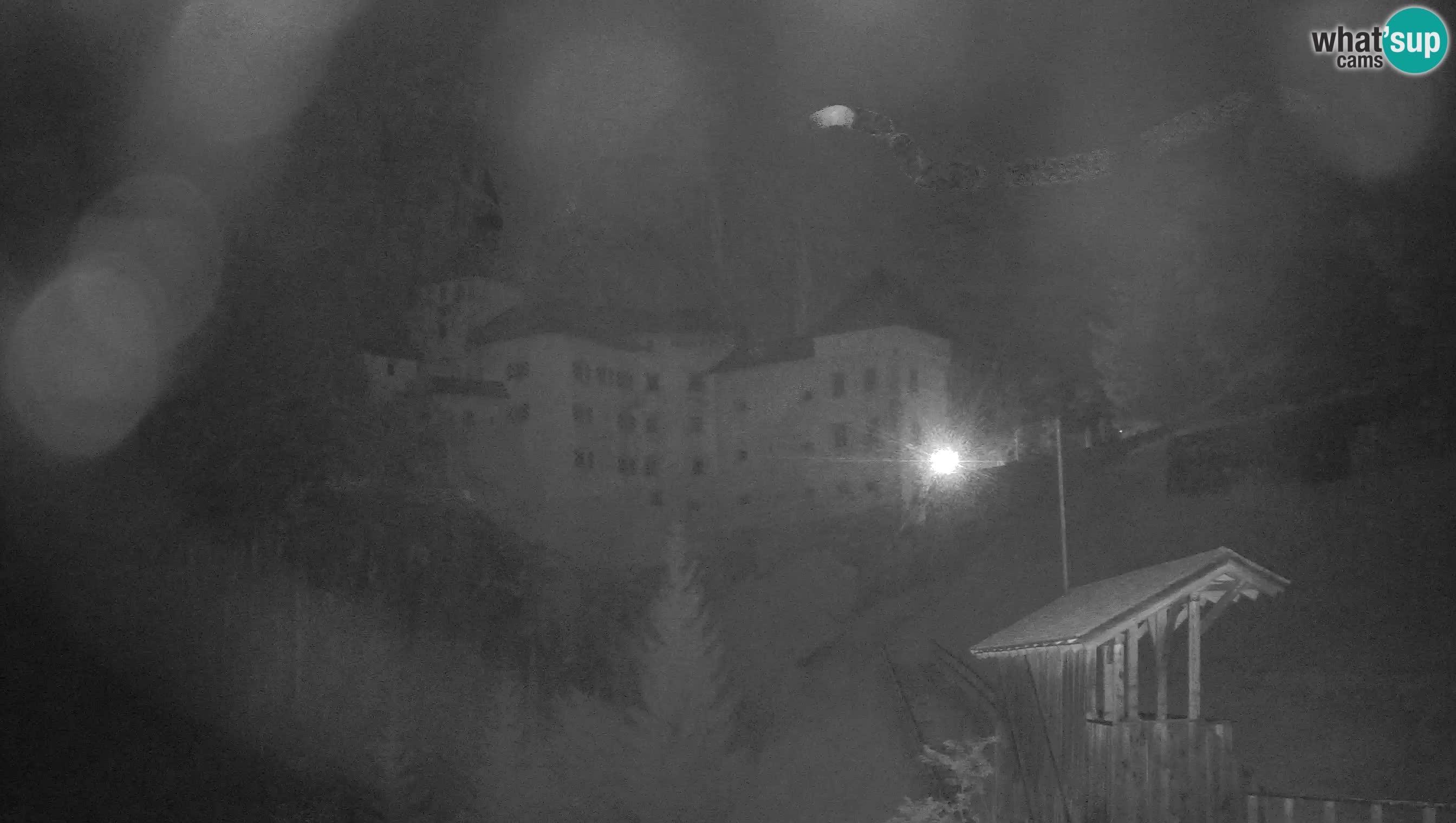 Spletna kamera Predjamski grad – Grad Predjama – Postojna