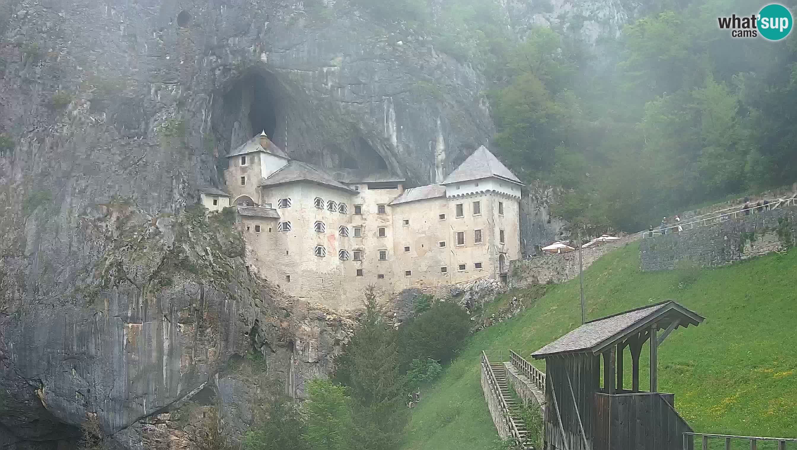 Spletna kamera Predjamski grad – Grad Predjama – Postojna