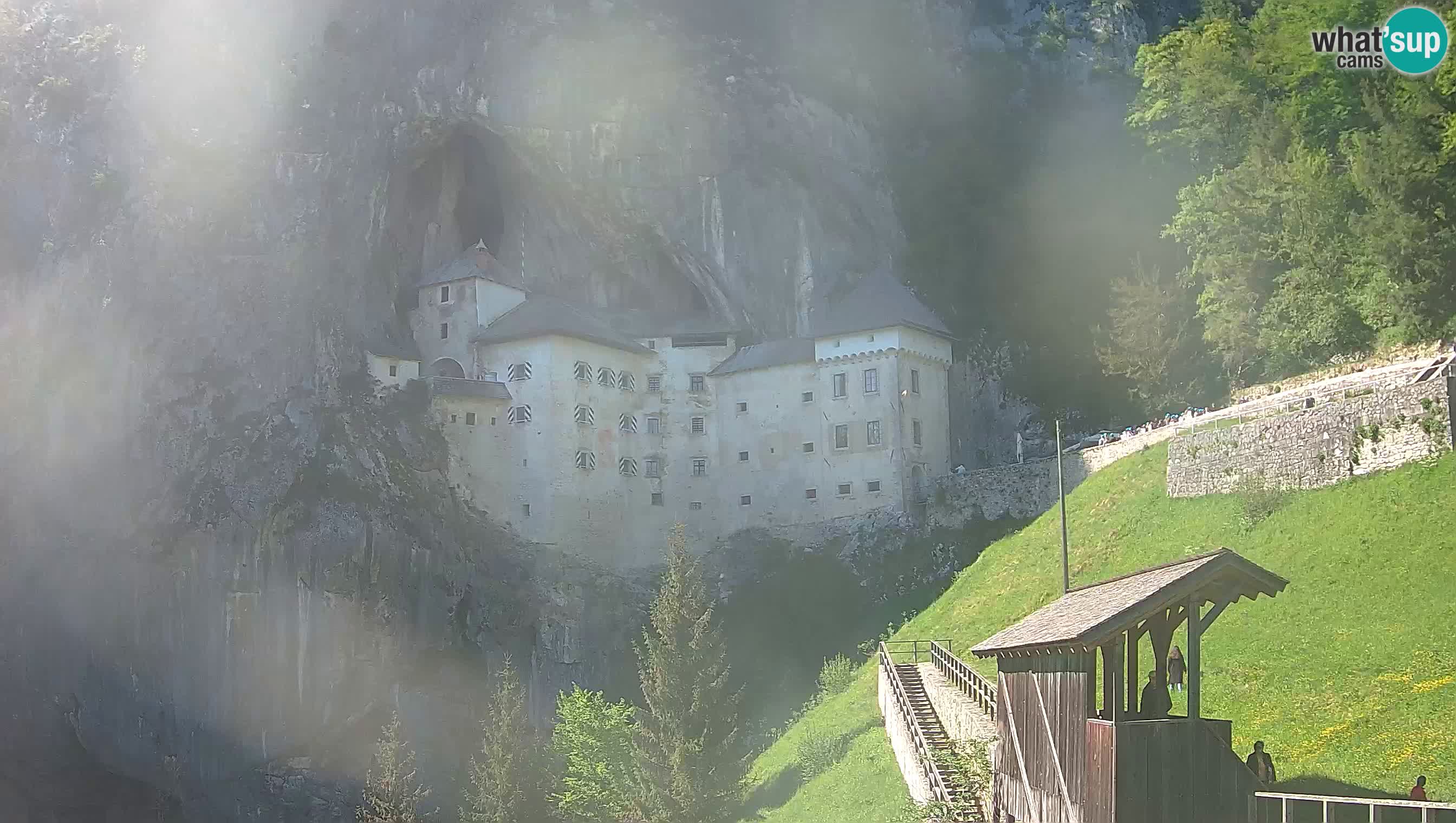 Spletna kamera Predjamski grad – Grad Predjama – Postojna