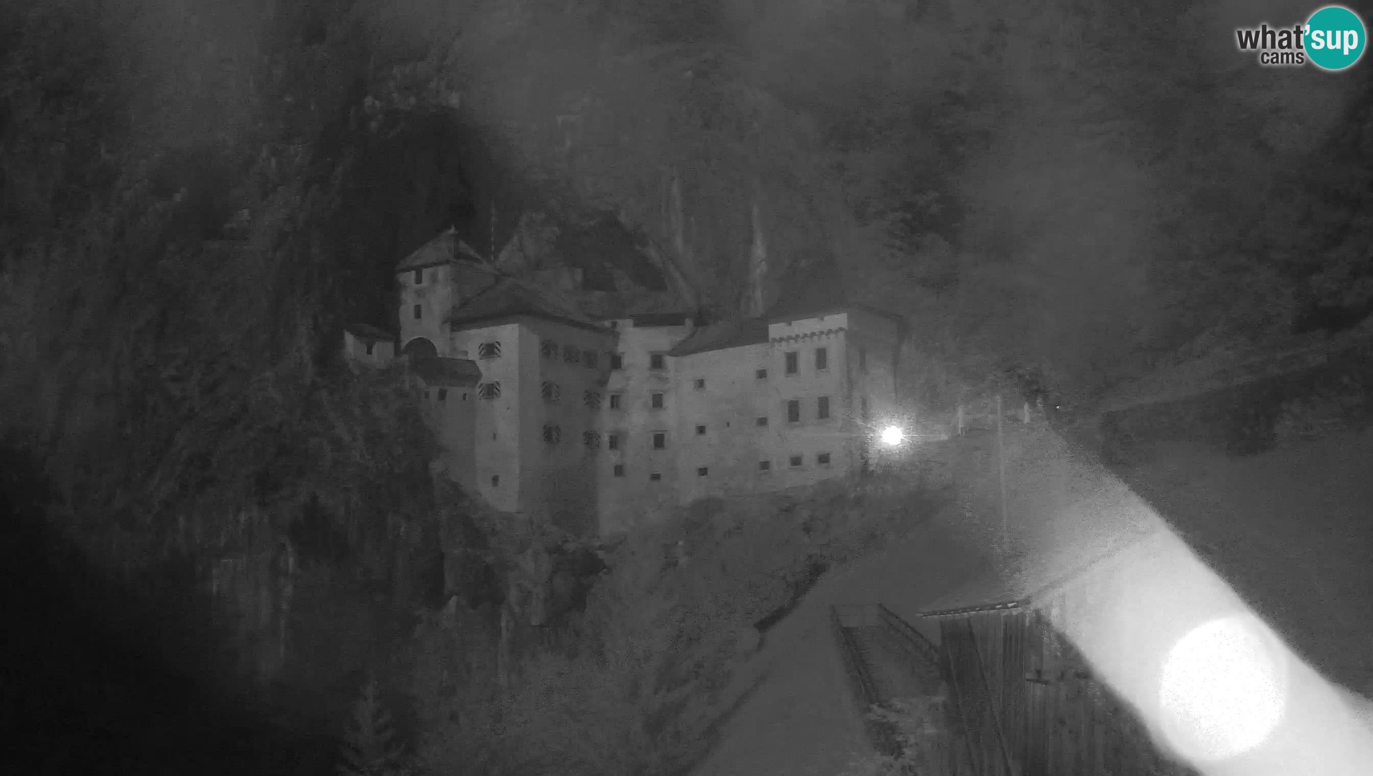 Spletna kamera Predjamski grad – Grad Predjama – Postojna
