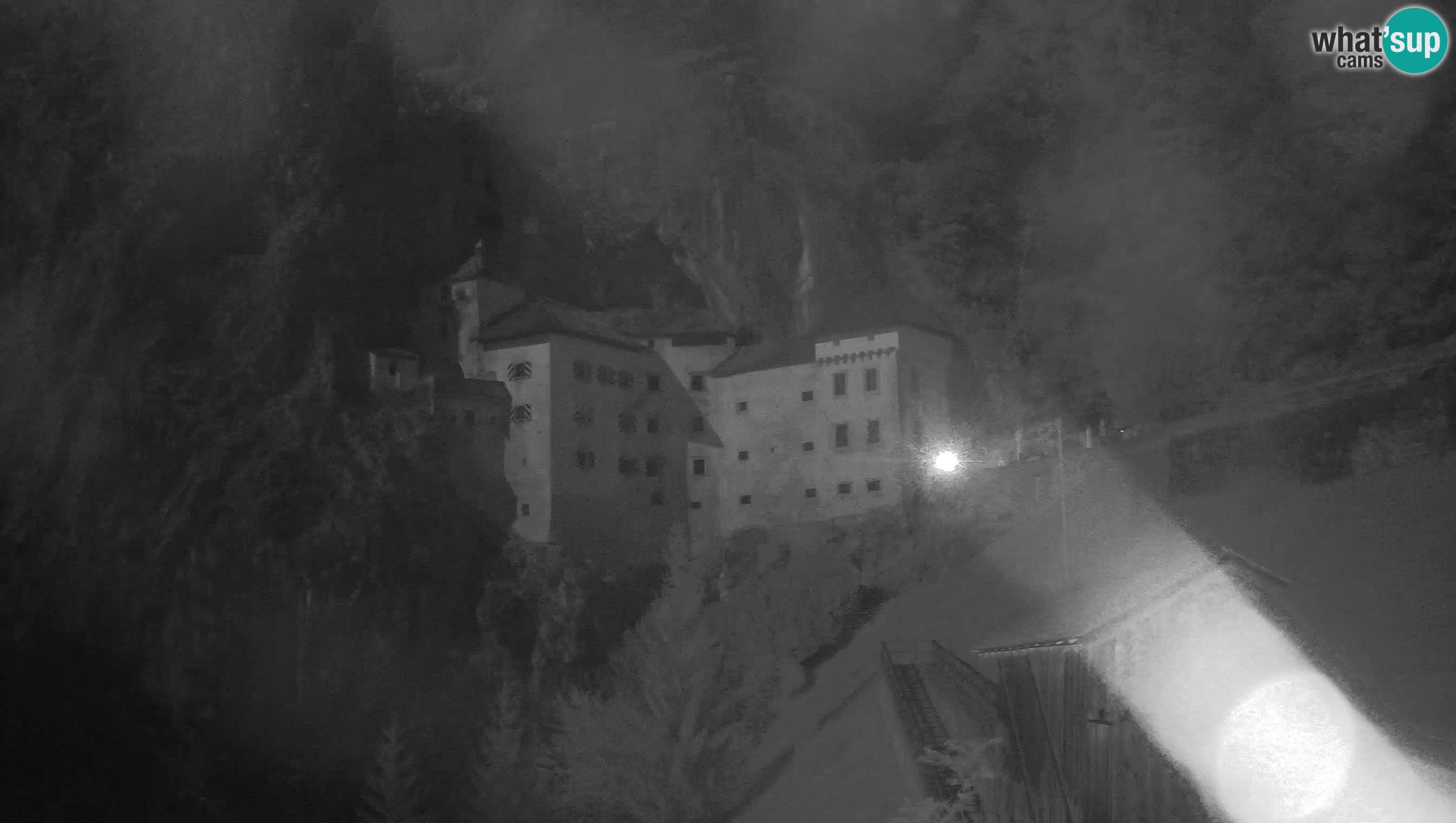 Spletna kamera Predjamski grad – Grad Predjama – Postojna