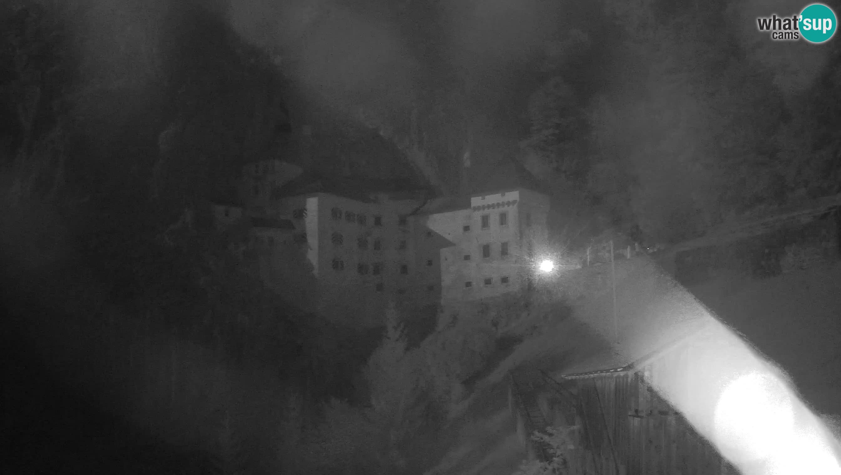 Spletna kamera Predjamski grad – Grad Predjama – Postojna